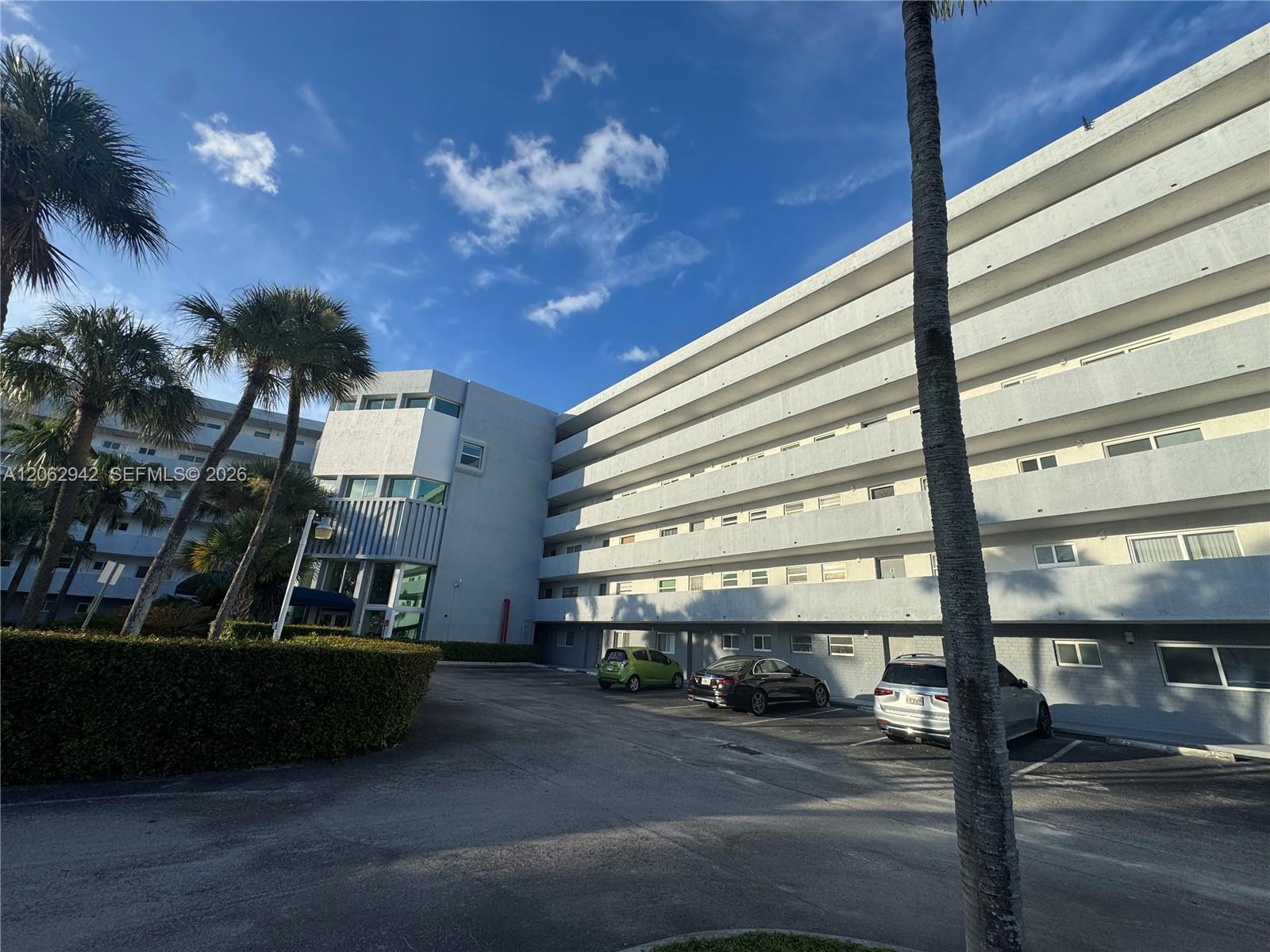 4000 NE 170th St # 606, North Miami Beach FL 33160 photo 2
