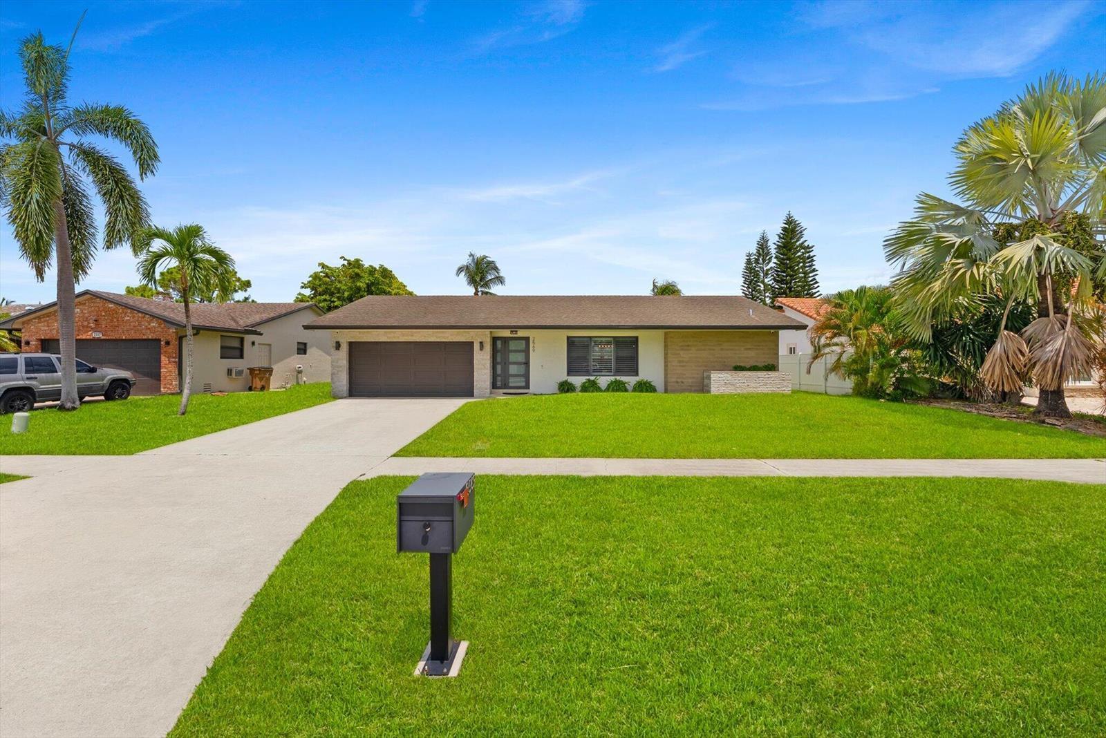 2569 SW 14th Court, Deerfield Beach FL 33442 photo 2