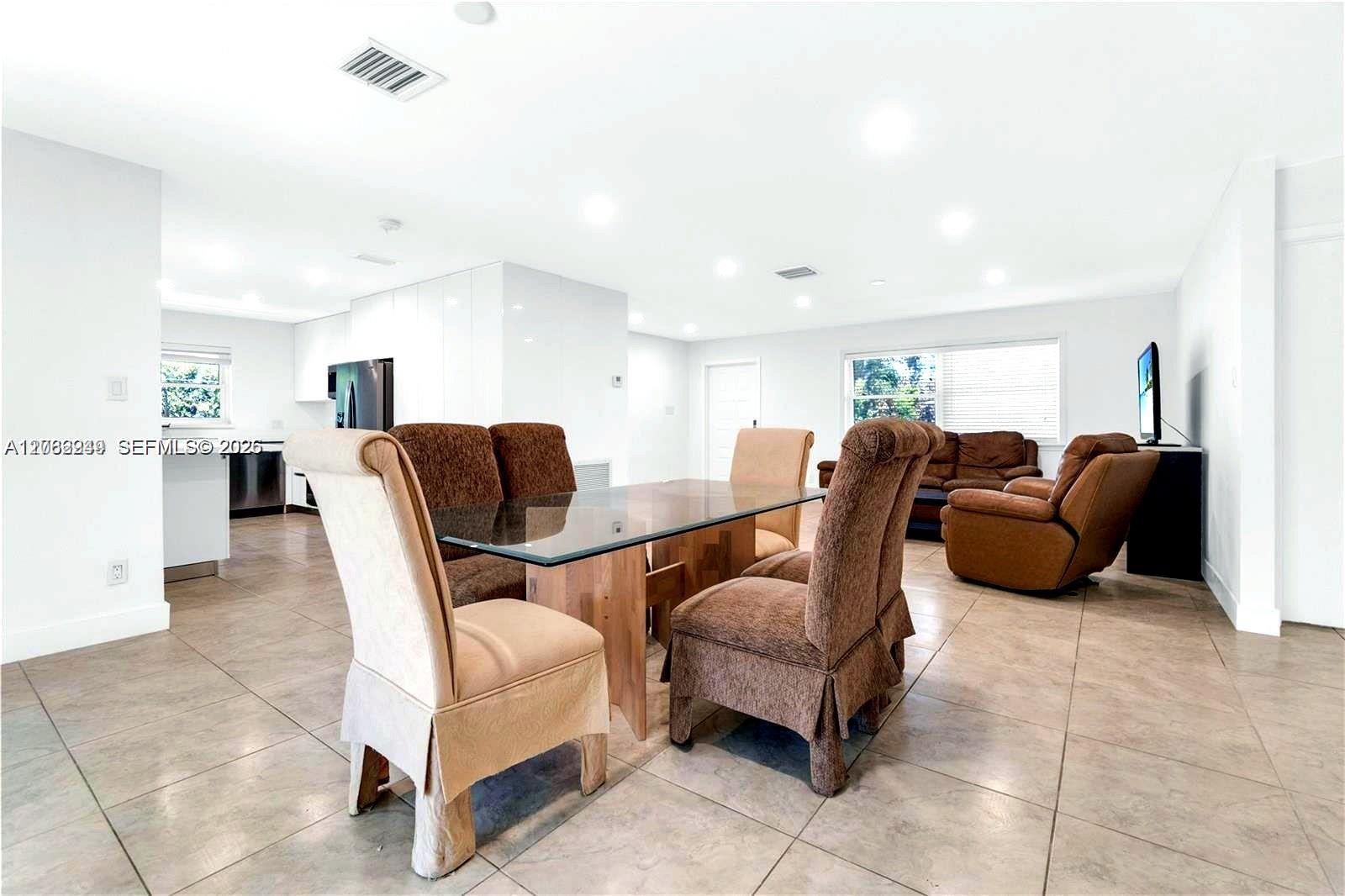 806 NE 4th St, Hallandale Beach FL 33009 photo 4