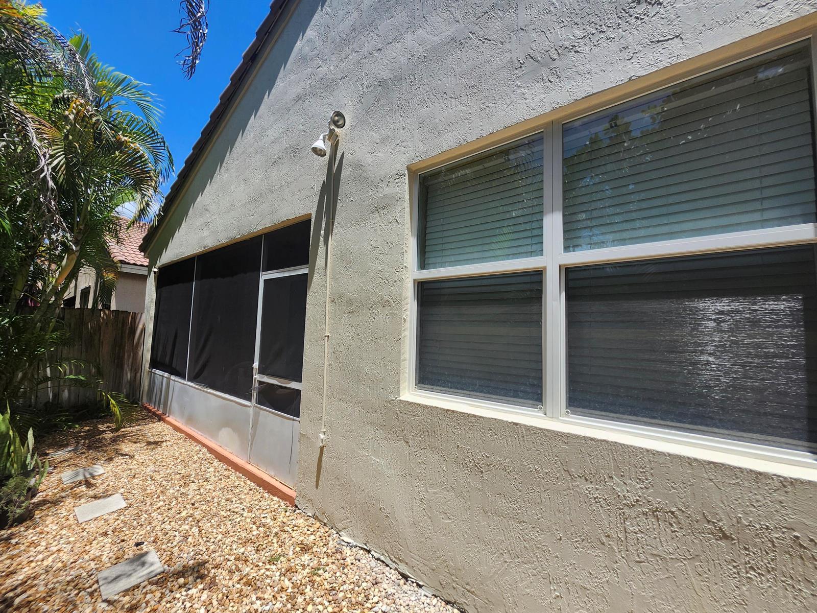 10246 SW 16th Court, Pembroke Pines FL 33025 photo 4