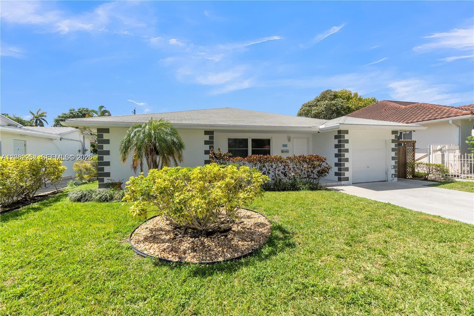 806 NE 4th St, Hallandale Beach FL 33009 photo 2