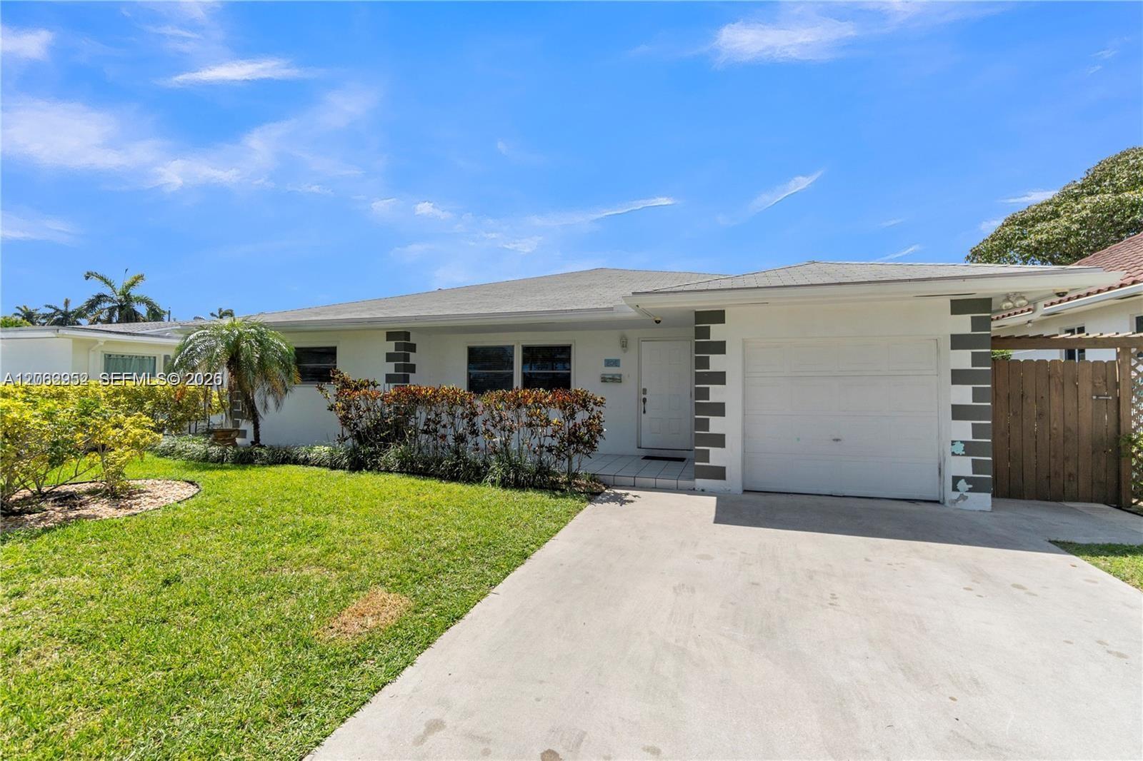 806 NE 4th St, Hallandale Beach FL 33009 photo 3