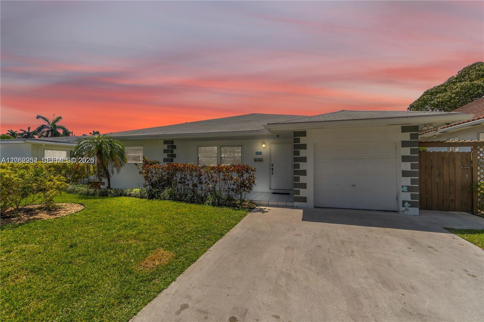 806 NE 4th St, Hallandale Beach FL 33009