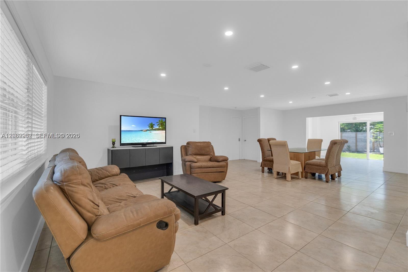 806 NE 4th St, Hallandale Beach FL 33009 photo 5