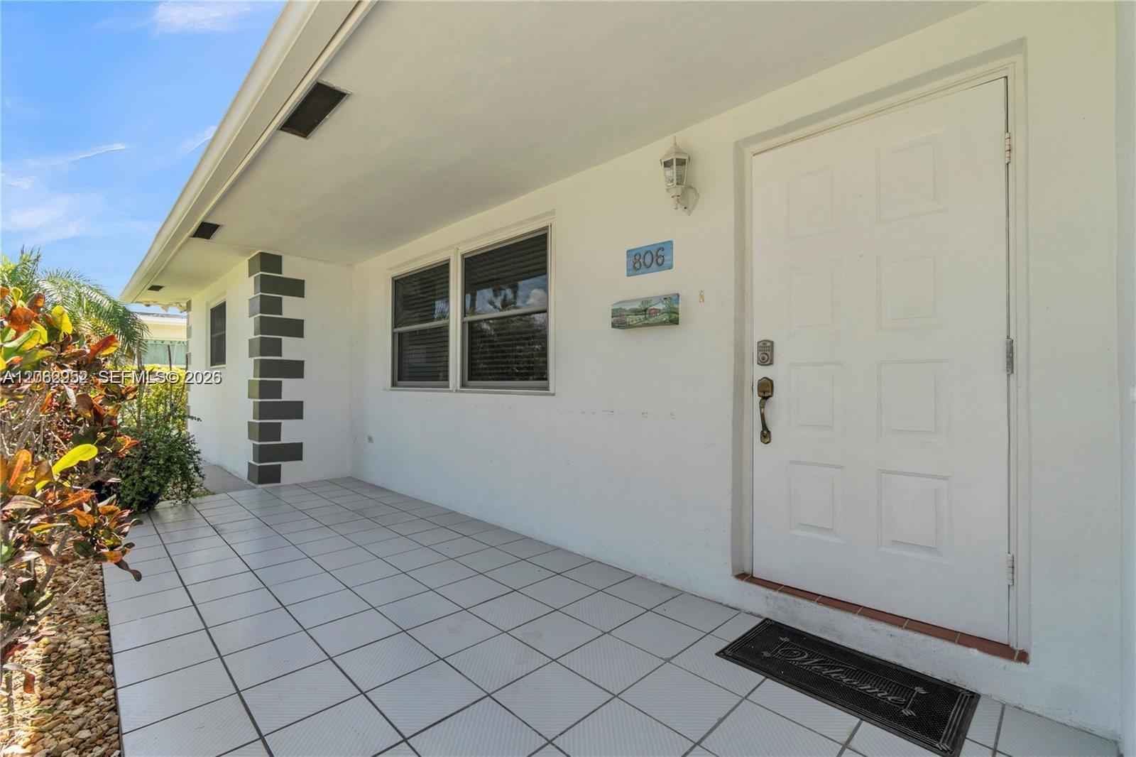 806 NE 4th St, Hallandale Beach FL 33009 photo 4