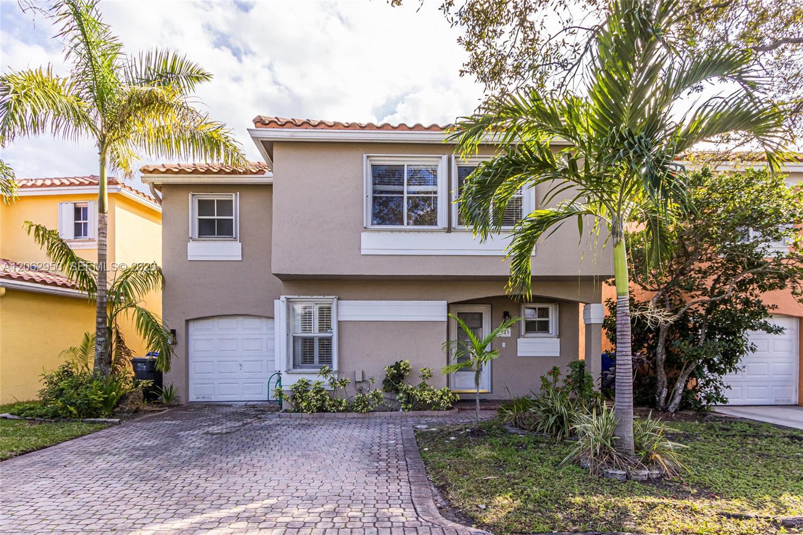 1540 N Trafalgar Cir, Hollywood FL 33020 photo 2