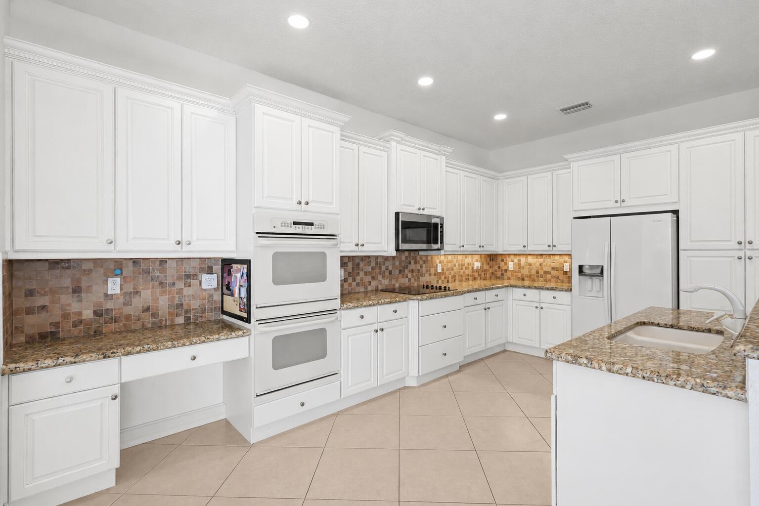 11394 MILLPOND GREENS Drive, Boynton Beach FL 33473 photo 2