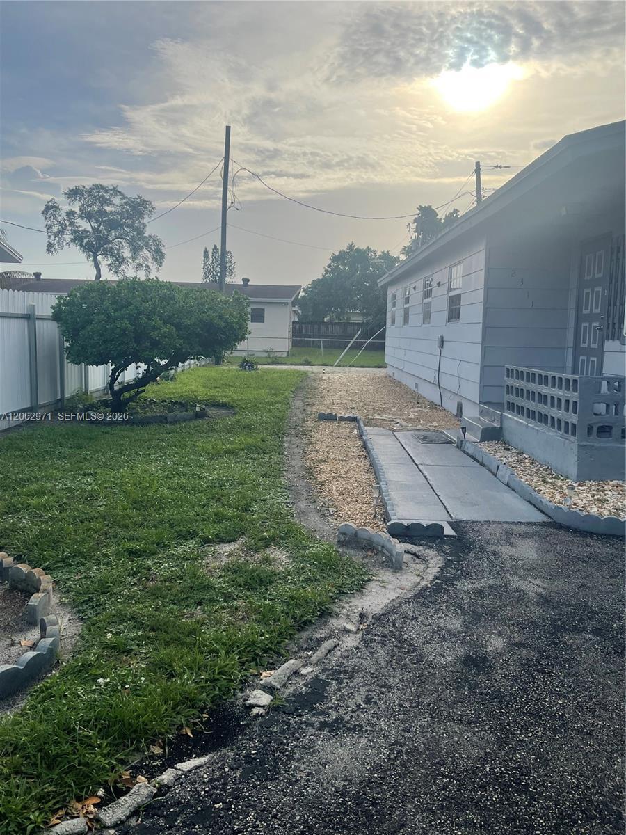 2311 NW 27th Ter, Fort Lauderdale FL 33311 photo 4
