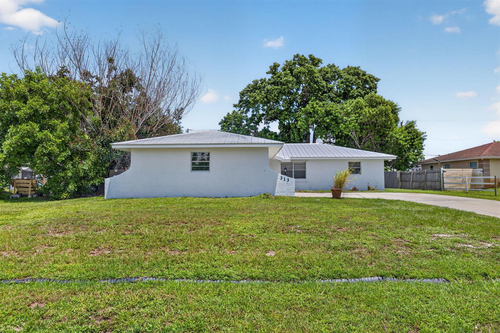 313 SE Atlas Terrace, Port St. Lucie FL 34983 photo 2