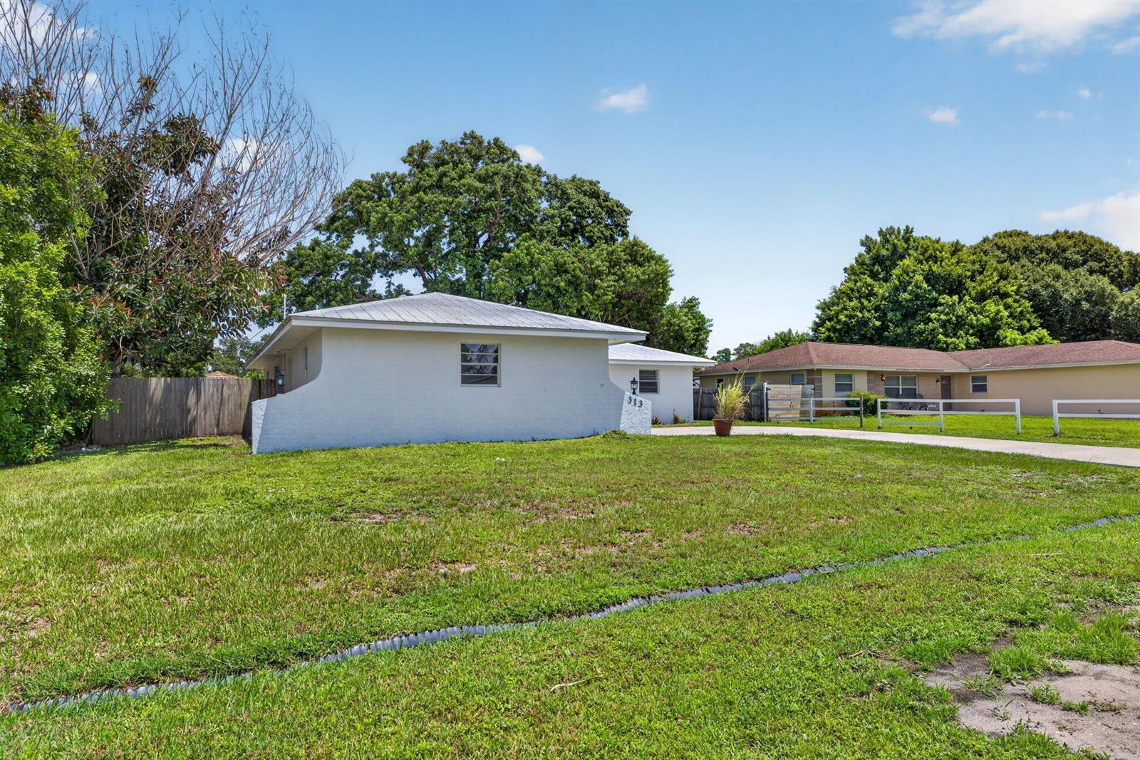 313 SE Atlas Terrace, Port St. Lucie FL 34983 photo 3