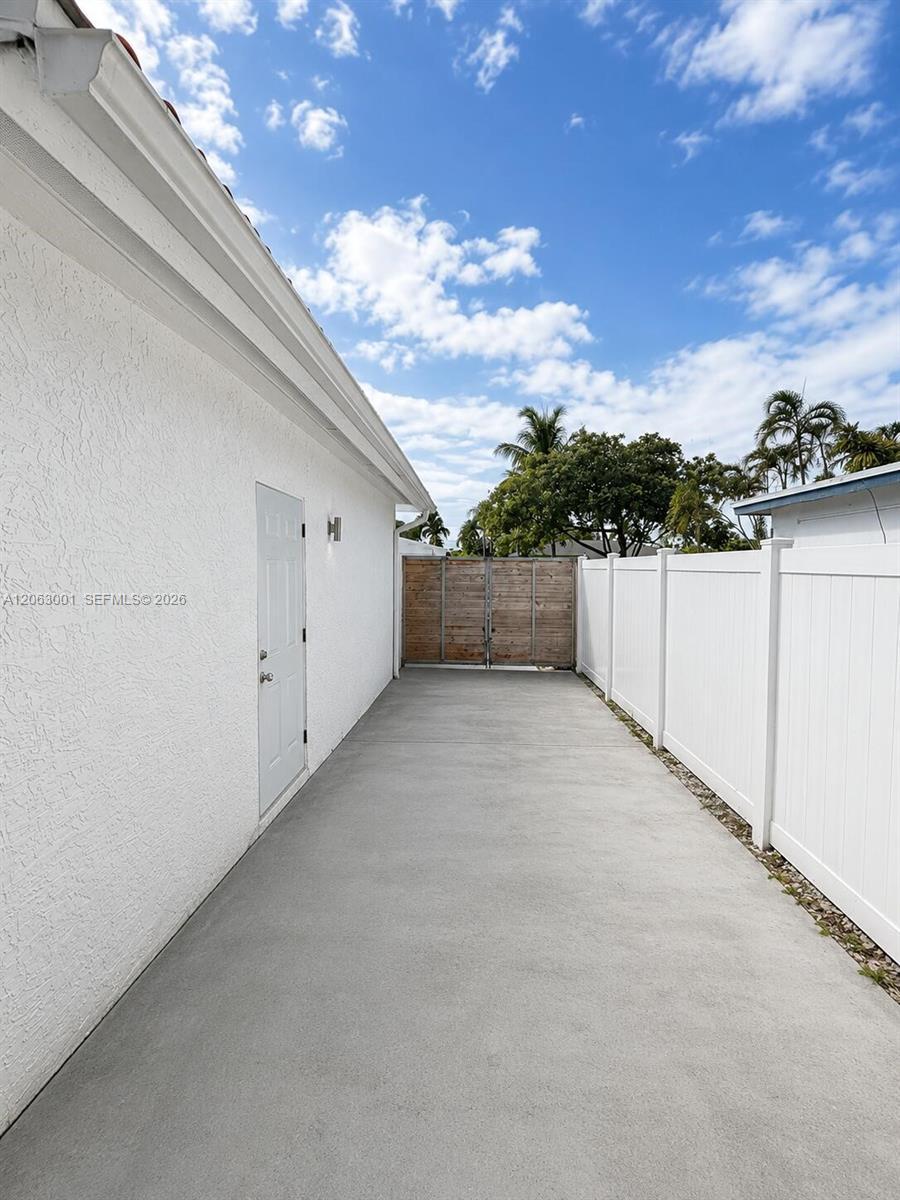 4730 NE 3rd Ave, Oakland Park FL 33334 photo 5