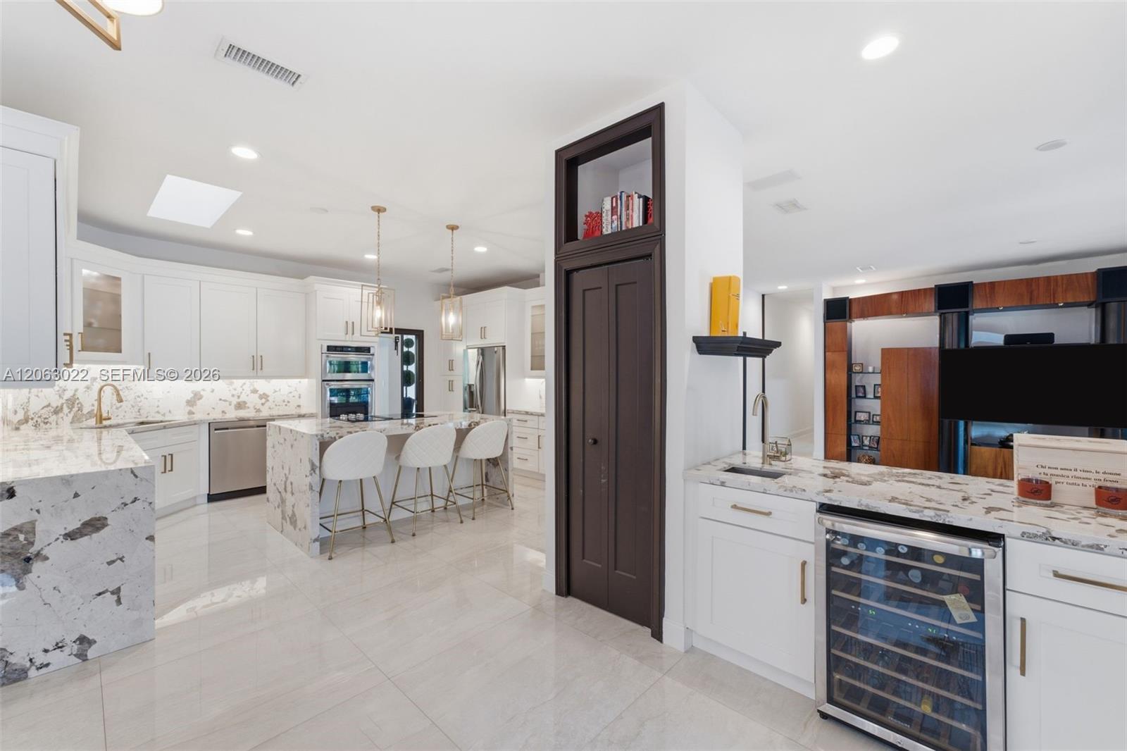8215 Grand Canal Dr, Miami FL 33144 photo 5