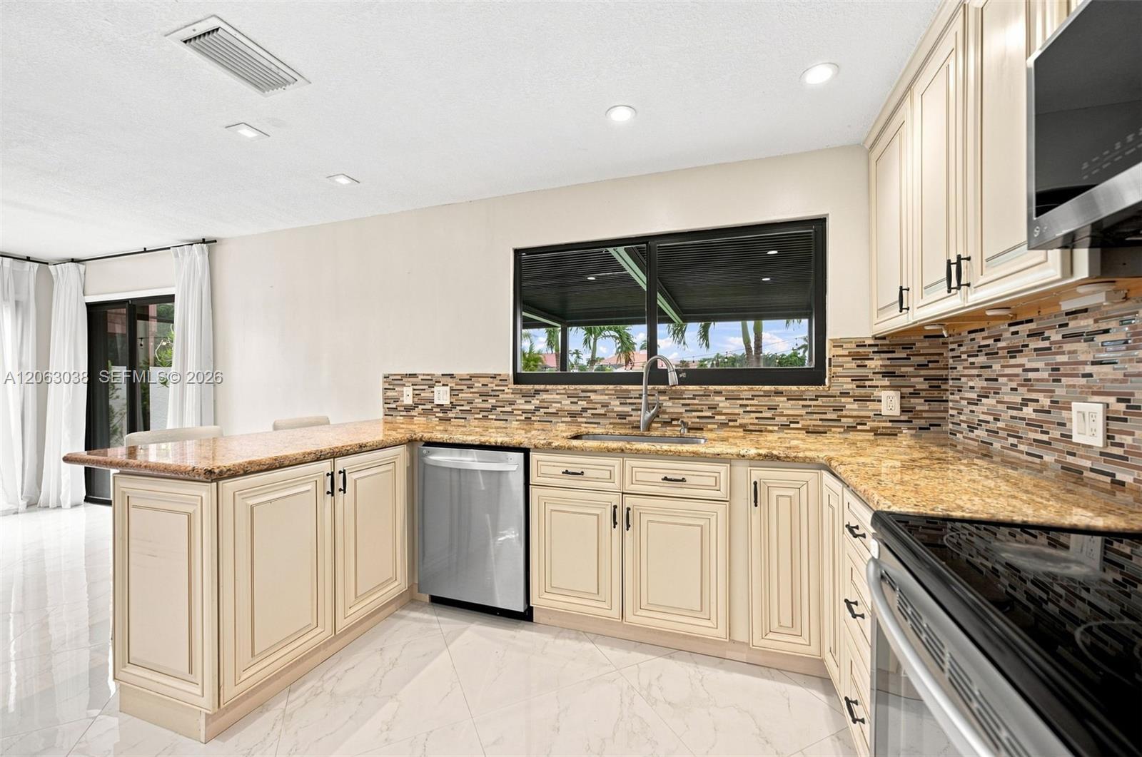 3931 NW 7th Pl, Deerfield Beach FL 33442 photo 5