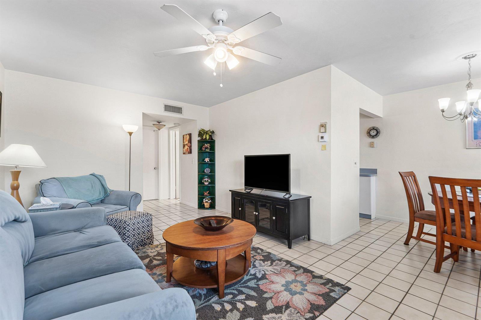 3160 LAKE OSBORNE Drive Unit 206, FL 33461 photo 5