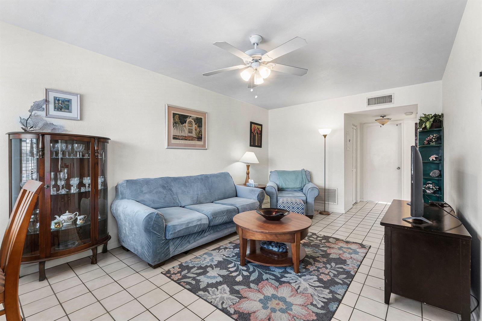 3160 LAKE OSBORNE Drive Unit 206, FL 33461 photo 4