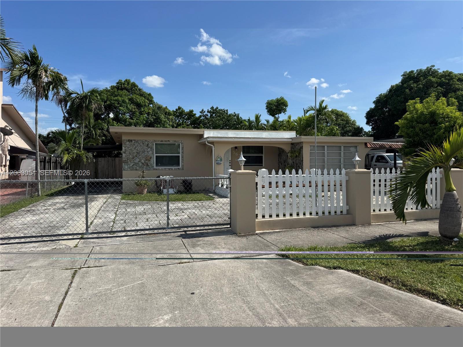 562 E 44th St, Hialeah FL 33013
