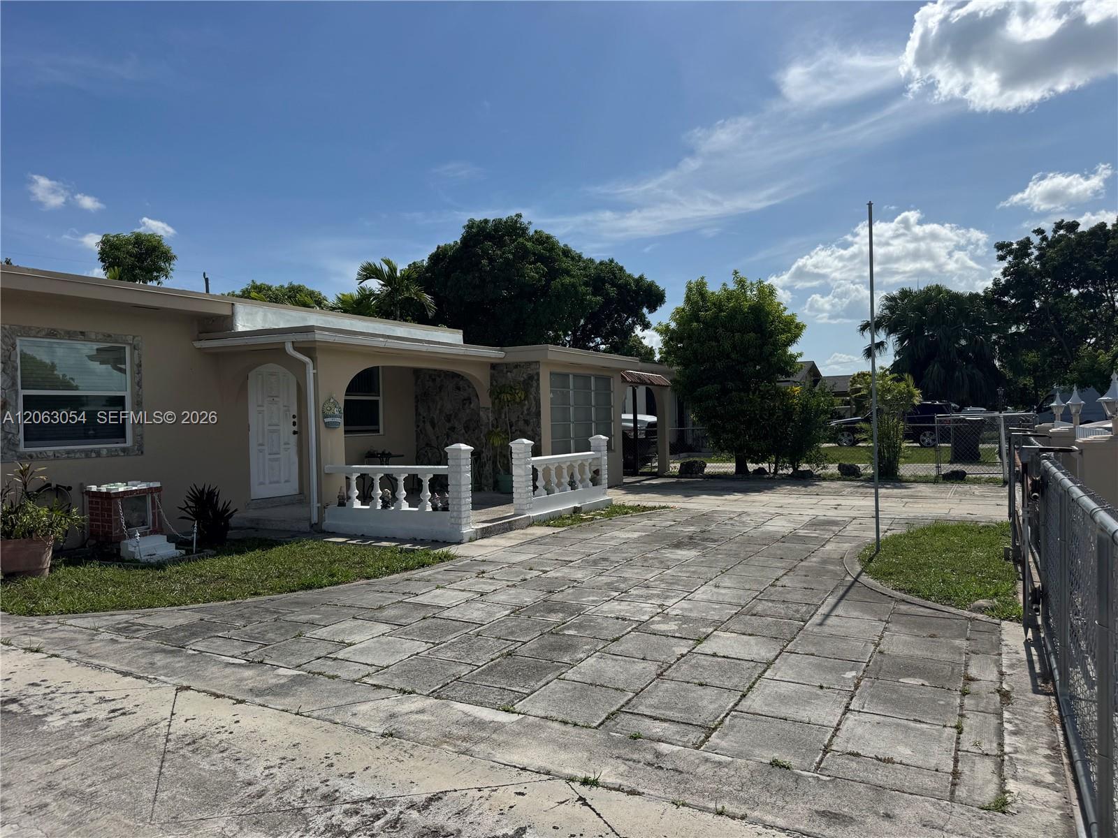 562 E 44th St, Hialeah FL 33013 photo 4