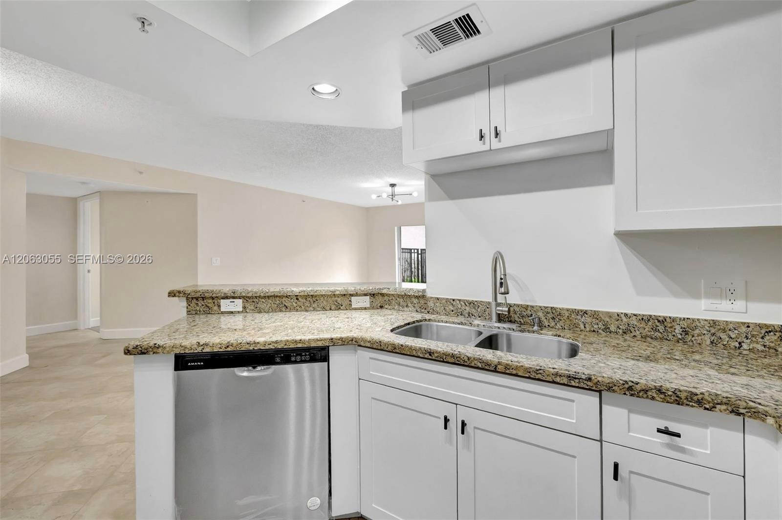 2009 SE 10th Ave # 302, Fort Lauderdale FL 33316 photo 4