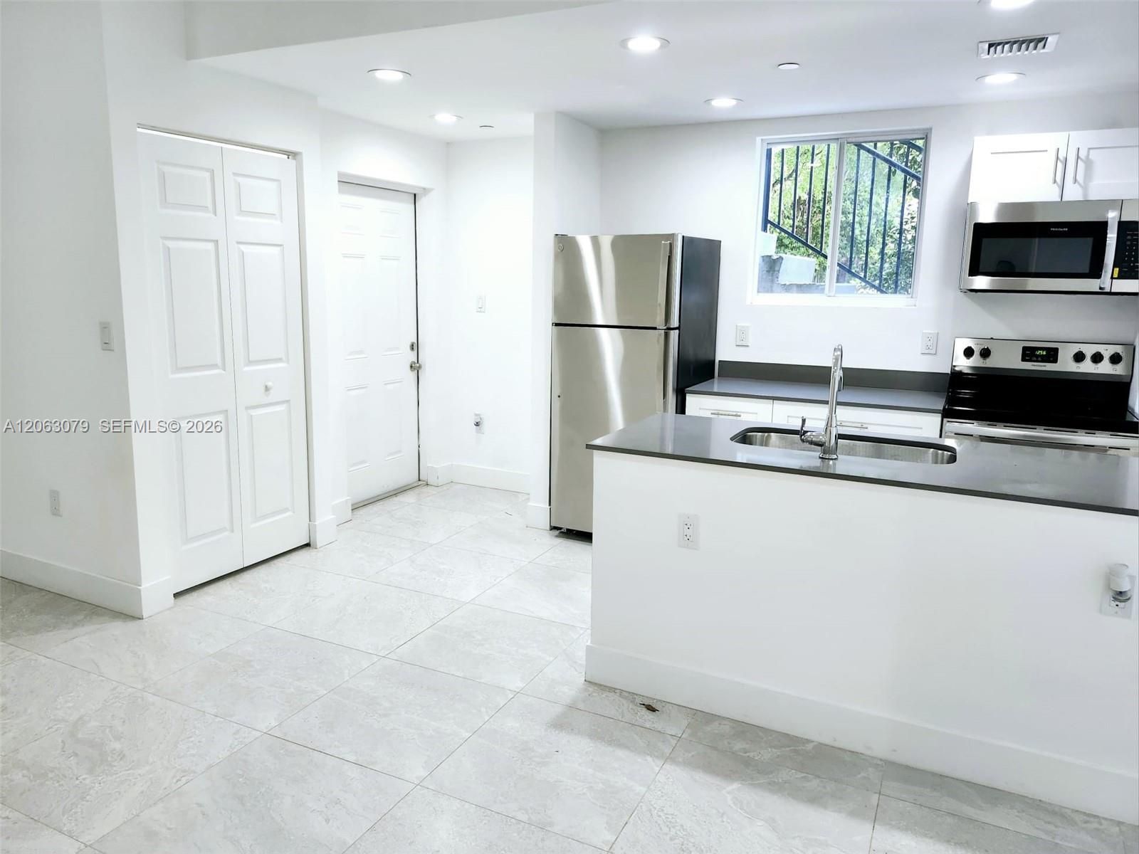 580 NW 34th St # 1, Miami FL 33127 photo 3