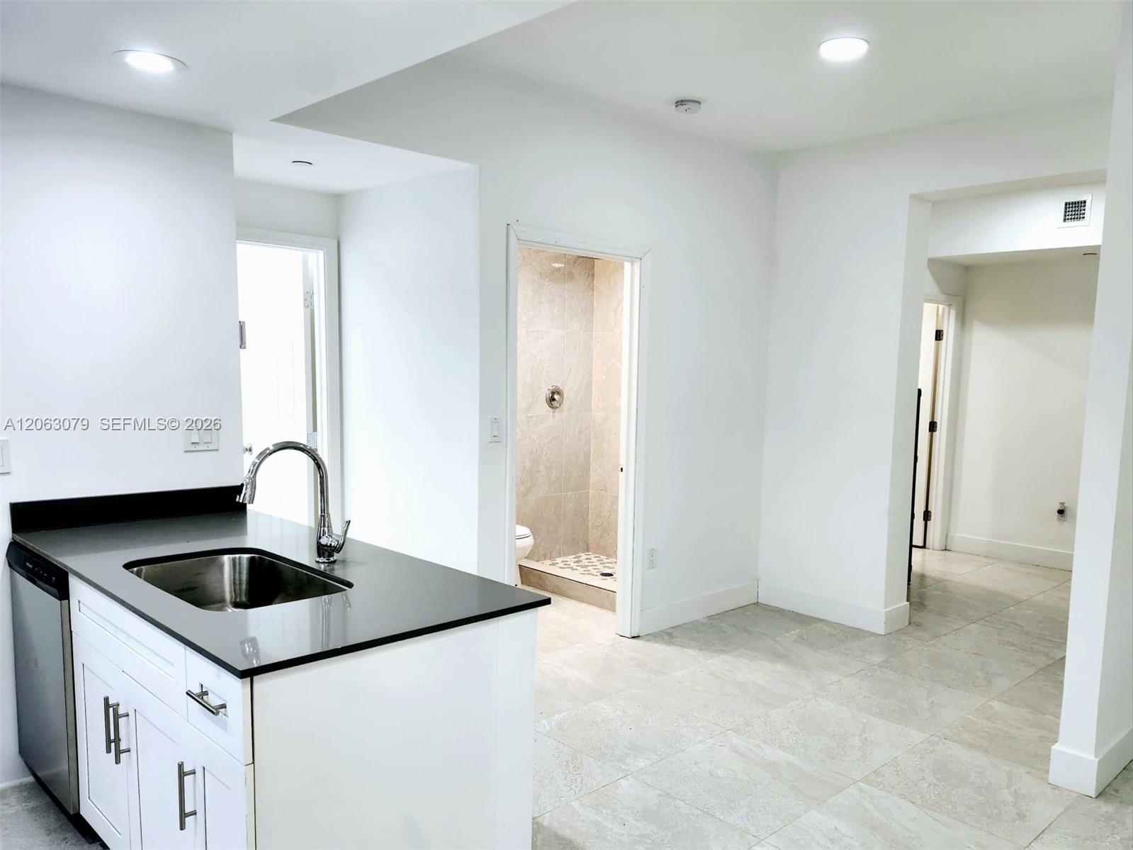 580 NW 34th St # 1, Miami FL 33127 photo 4