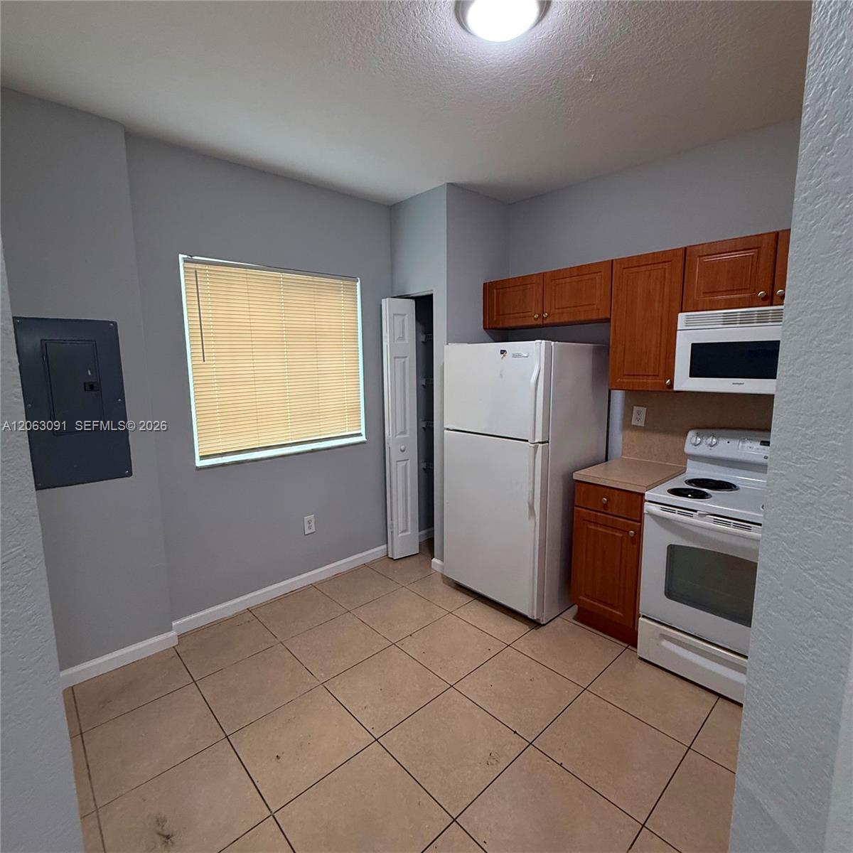 8811 S ISLES CR # 8811, Tamarac FL 33321 photo 2