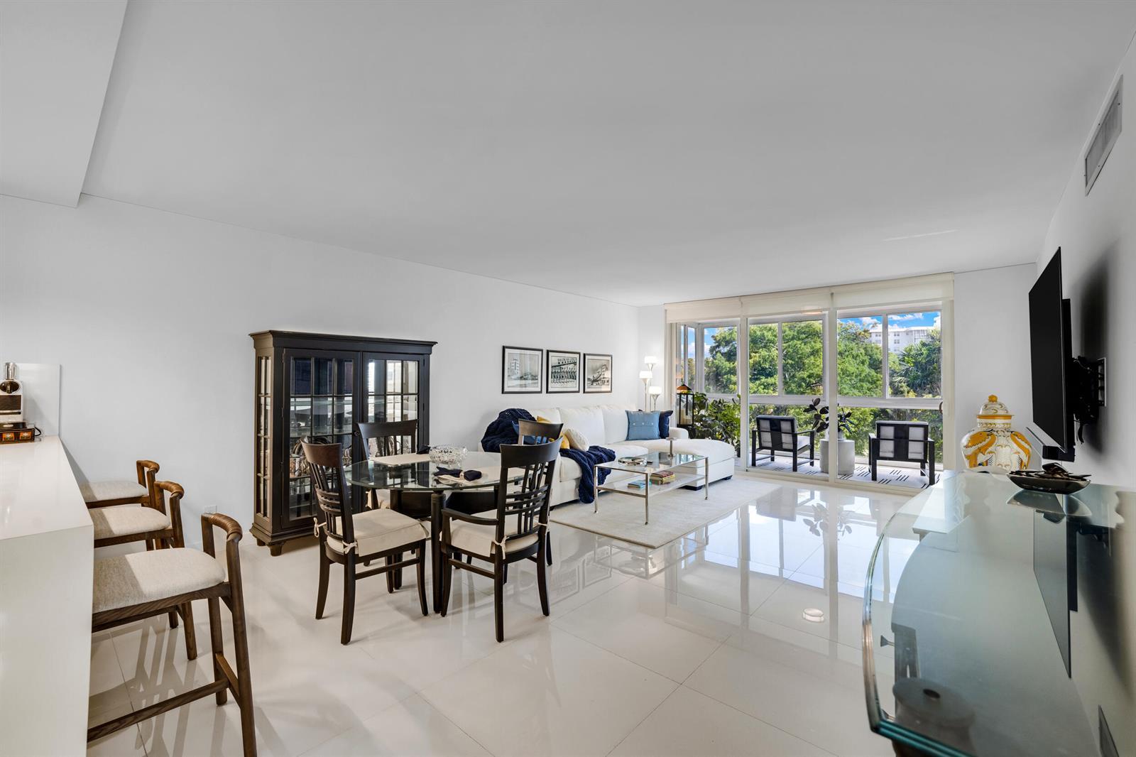 3930 OAKS CLUBHOUSE Drive # 401, Pompano Beach FL 33069 photo 3
