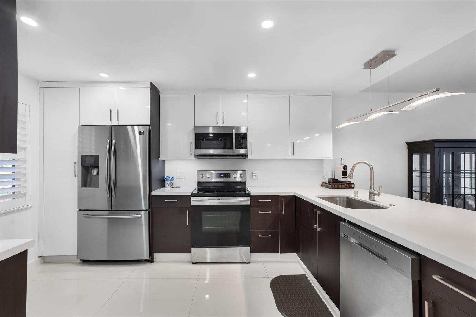 3930 OAKS CLUBHOUSE Drive # 401, Pompano Beach FL 33069 photo 5