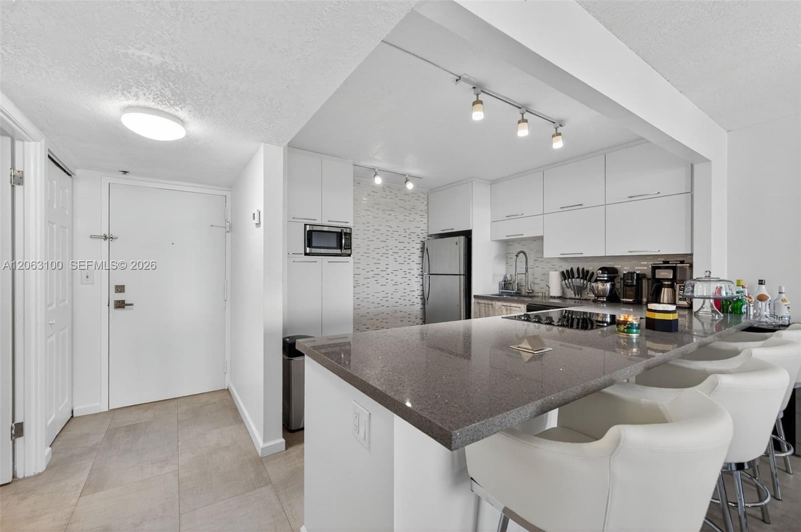 2851 NE 183rd St # 605E, Aventura FL 33160 photo 2