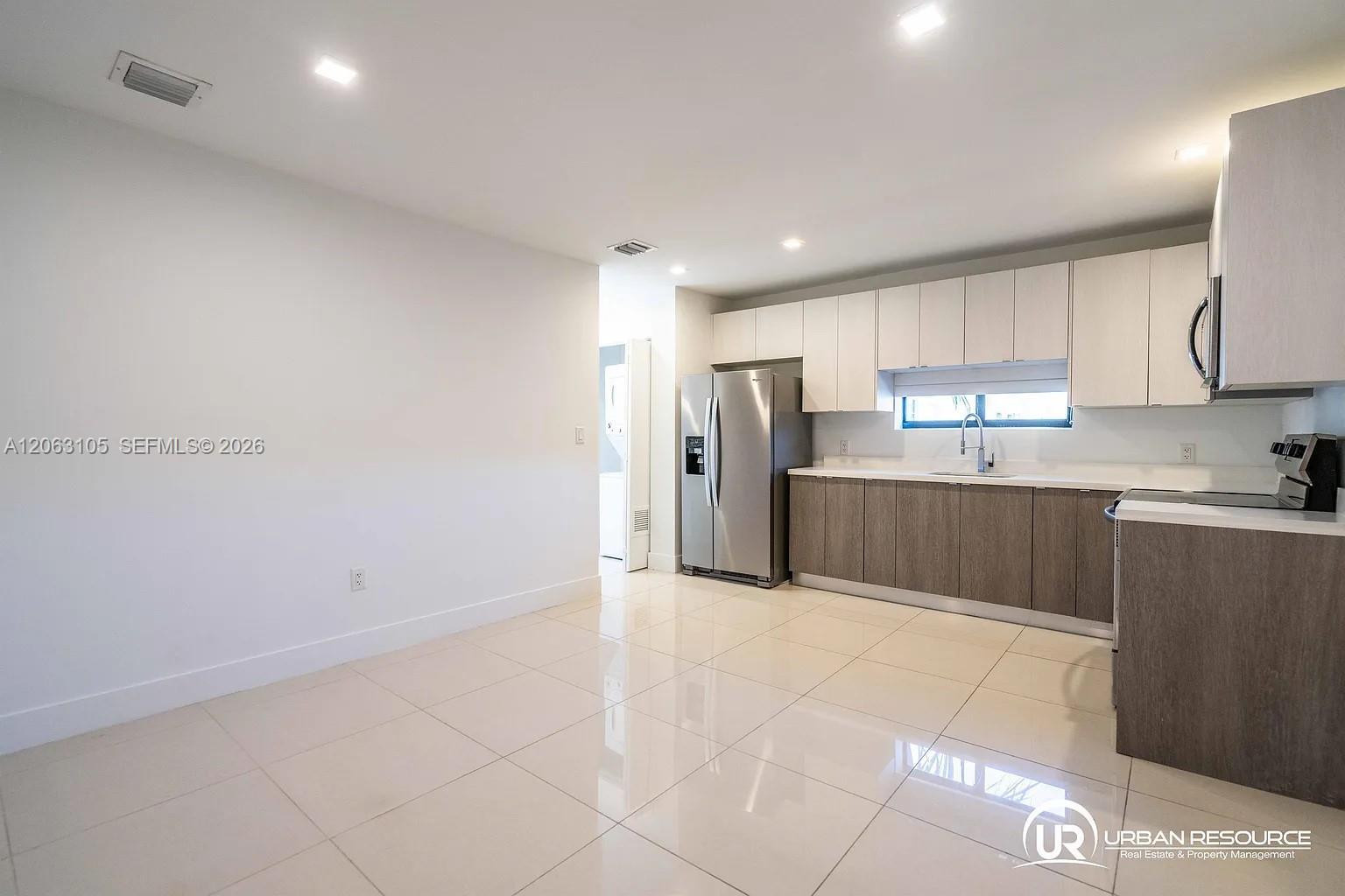 1971 Bay Dr # 124, Miami Beach FL 33141 photo 3