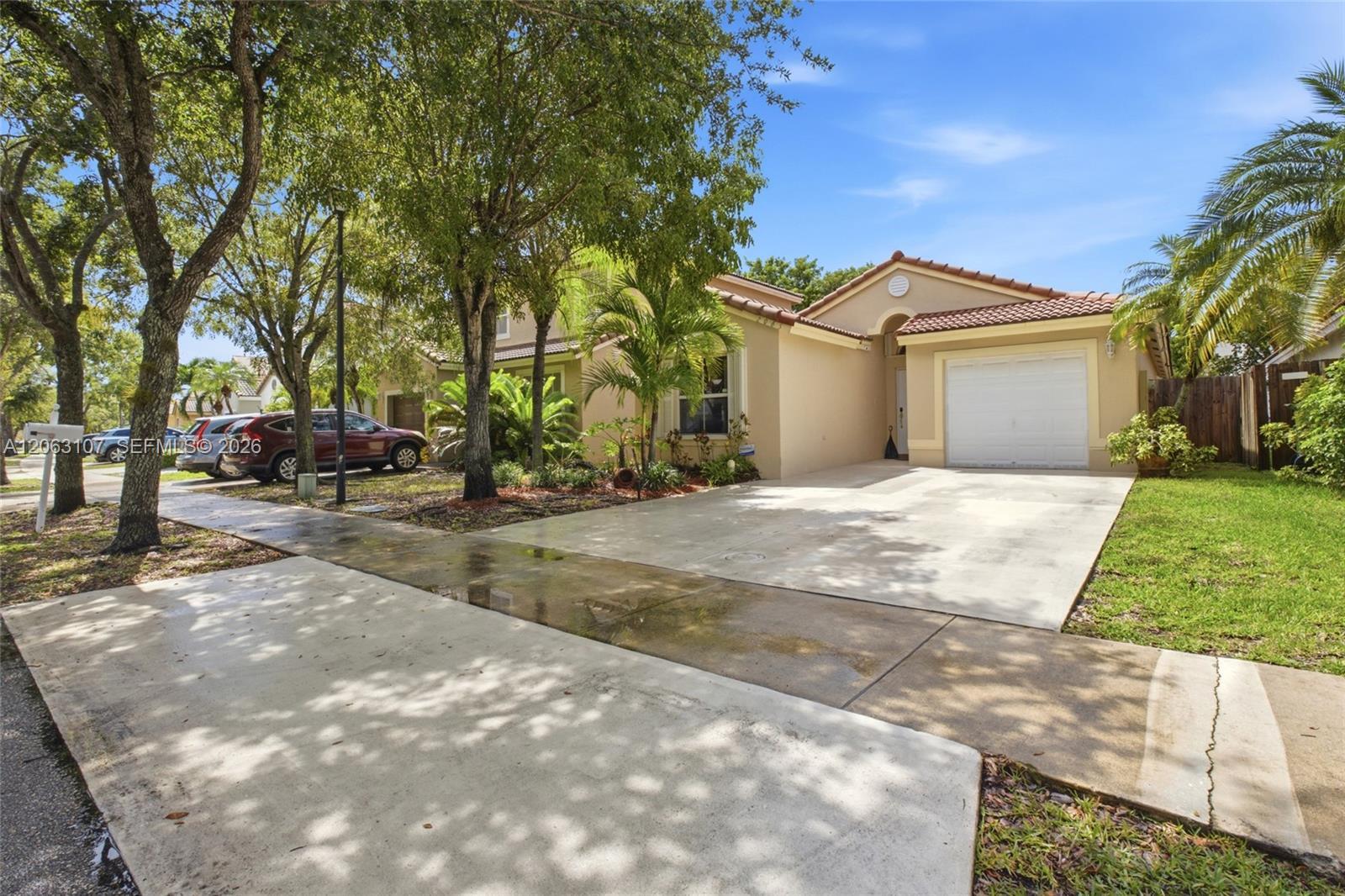2065 SE 14th St, Homestead FL 33035 photo 2