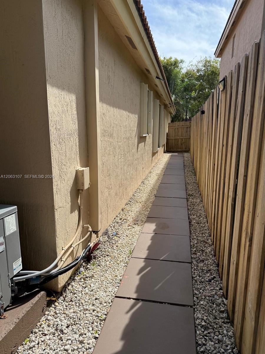 2065 SE 14th St, Homestead FL 33035 photo 3