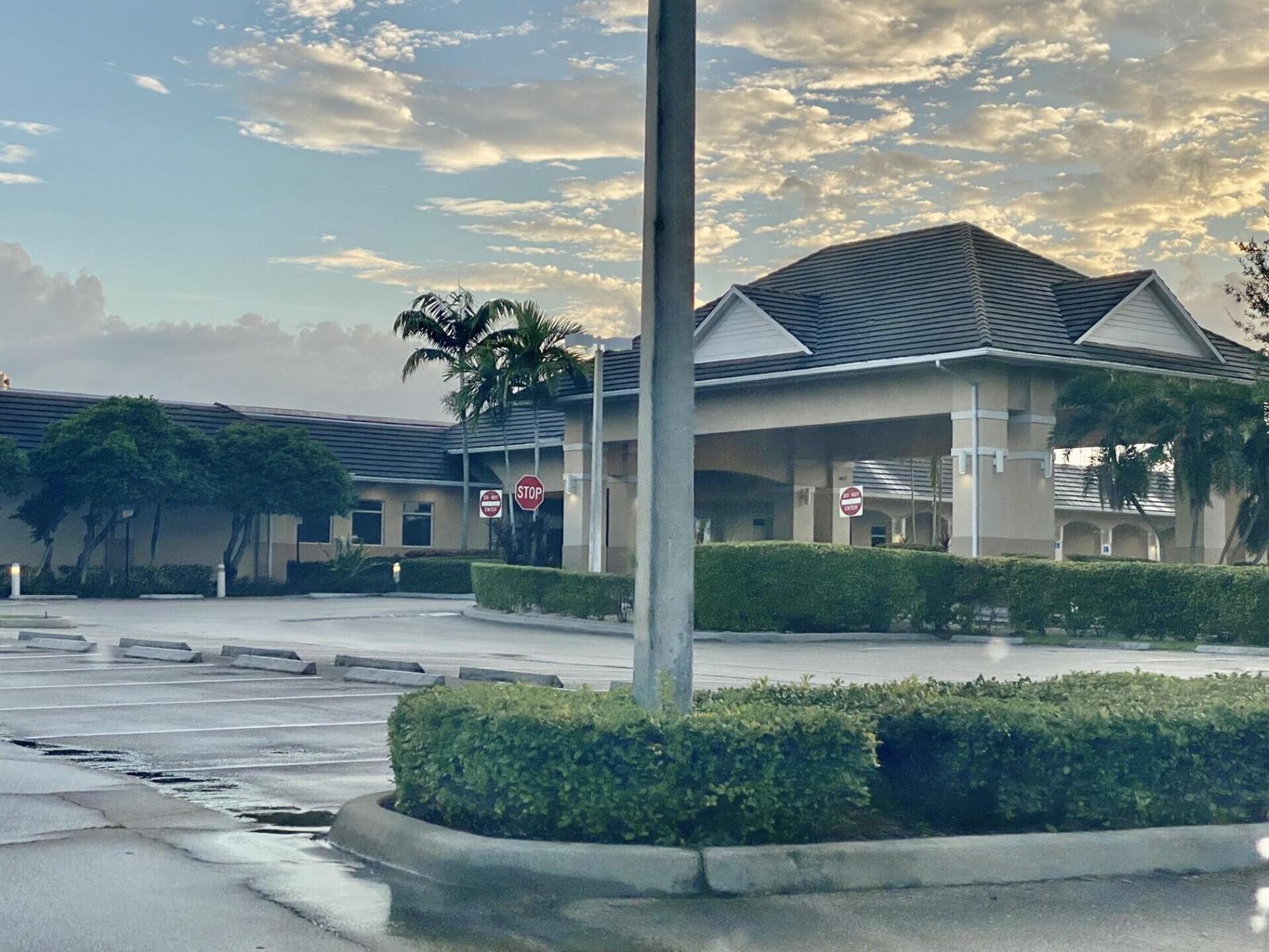 4501 FOUNTAINS Drive S # 106, Lake Worth FL 33467 photo 2