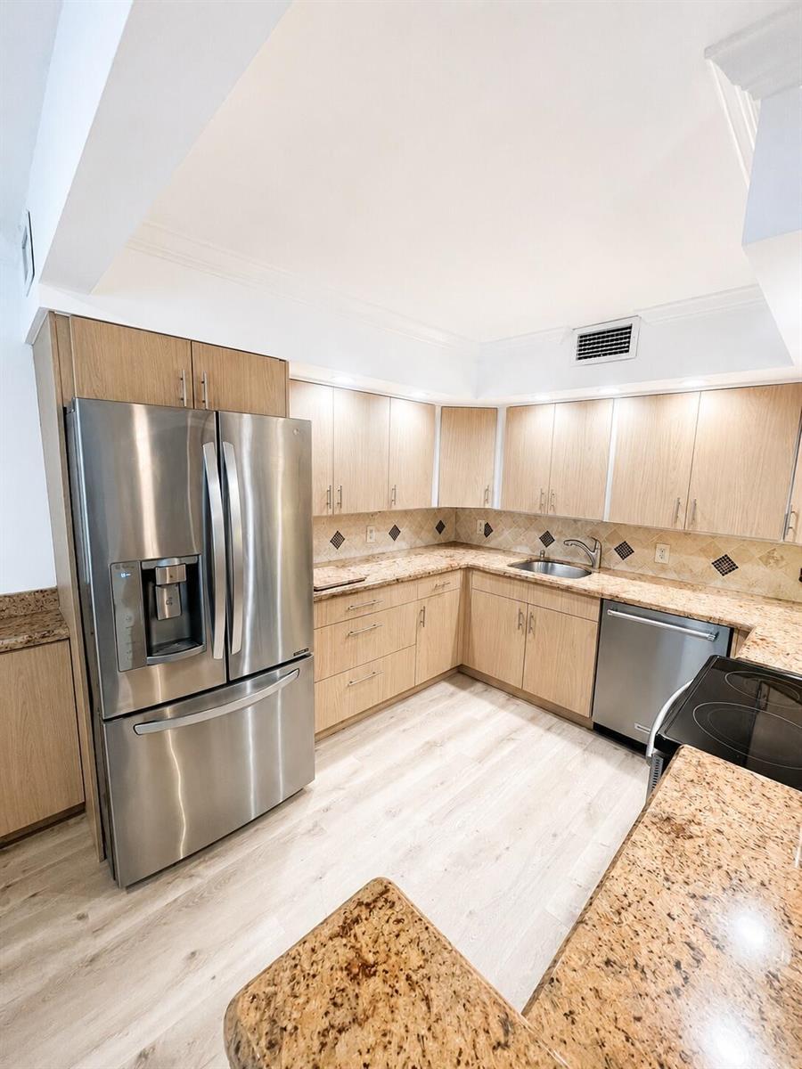 2035 LINCOLN B, Boca Raton FL 33434 photo 2