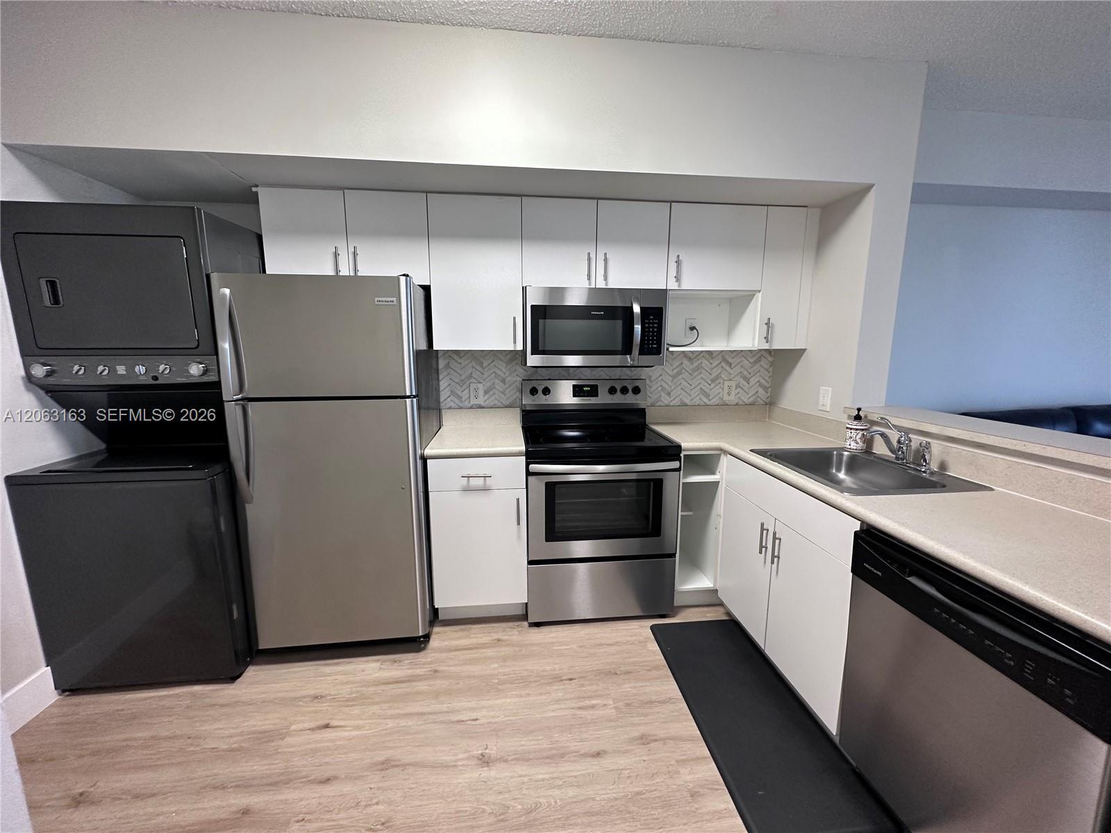 5077 NW 7th St, Miami FL 33126 photo 2