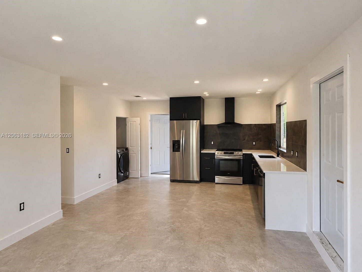 812 NW 67th St, Miami FL 33150 photo 2