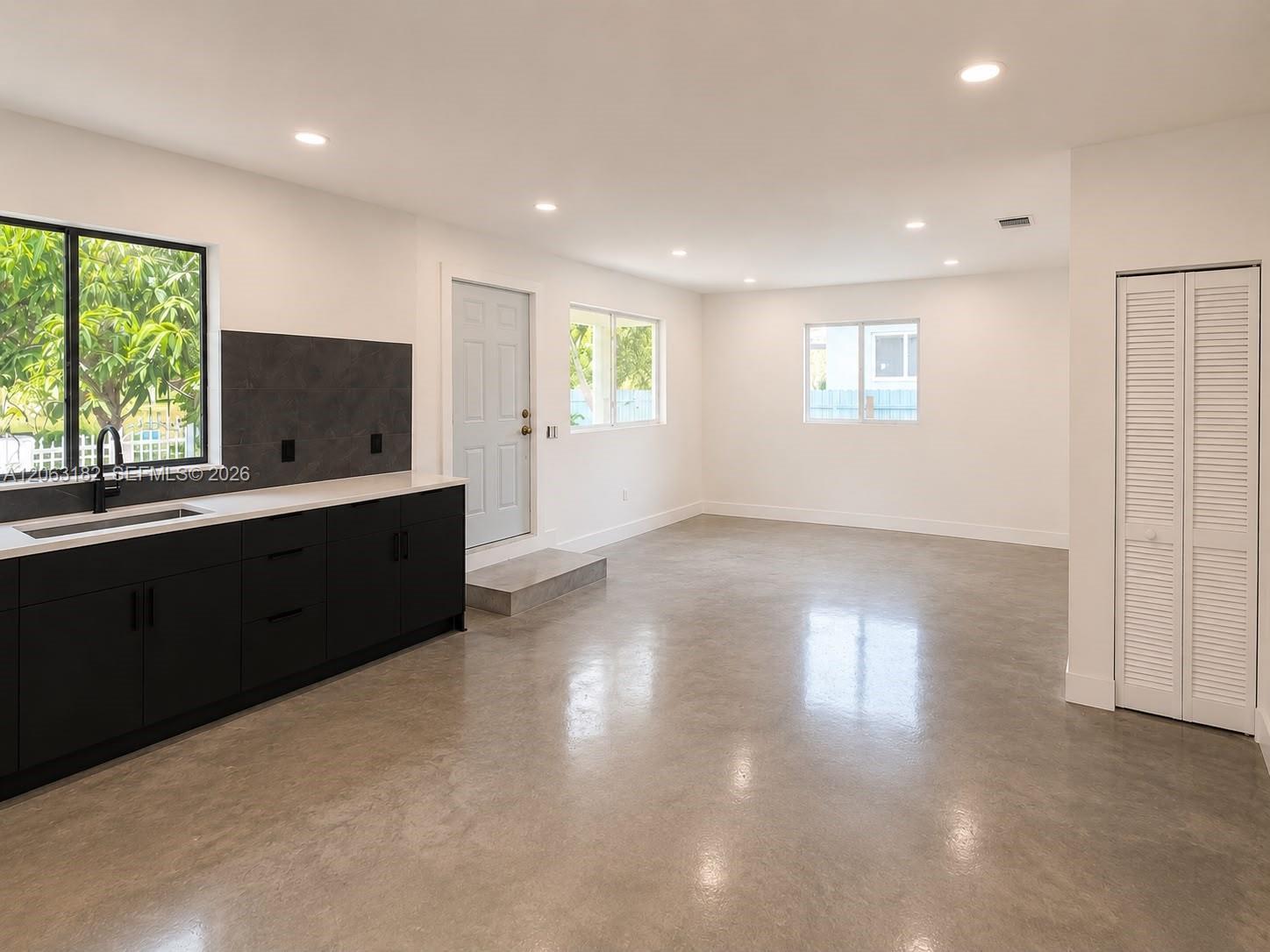 812 NW 67th St, Miami FL 33150 photo 4