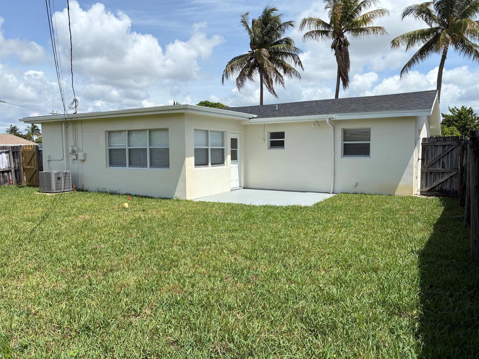 1142 GARNETT Street, Lantana FL 33462 photo 2