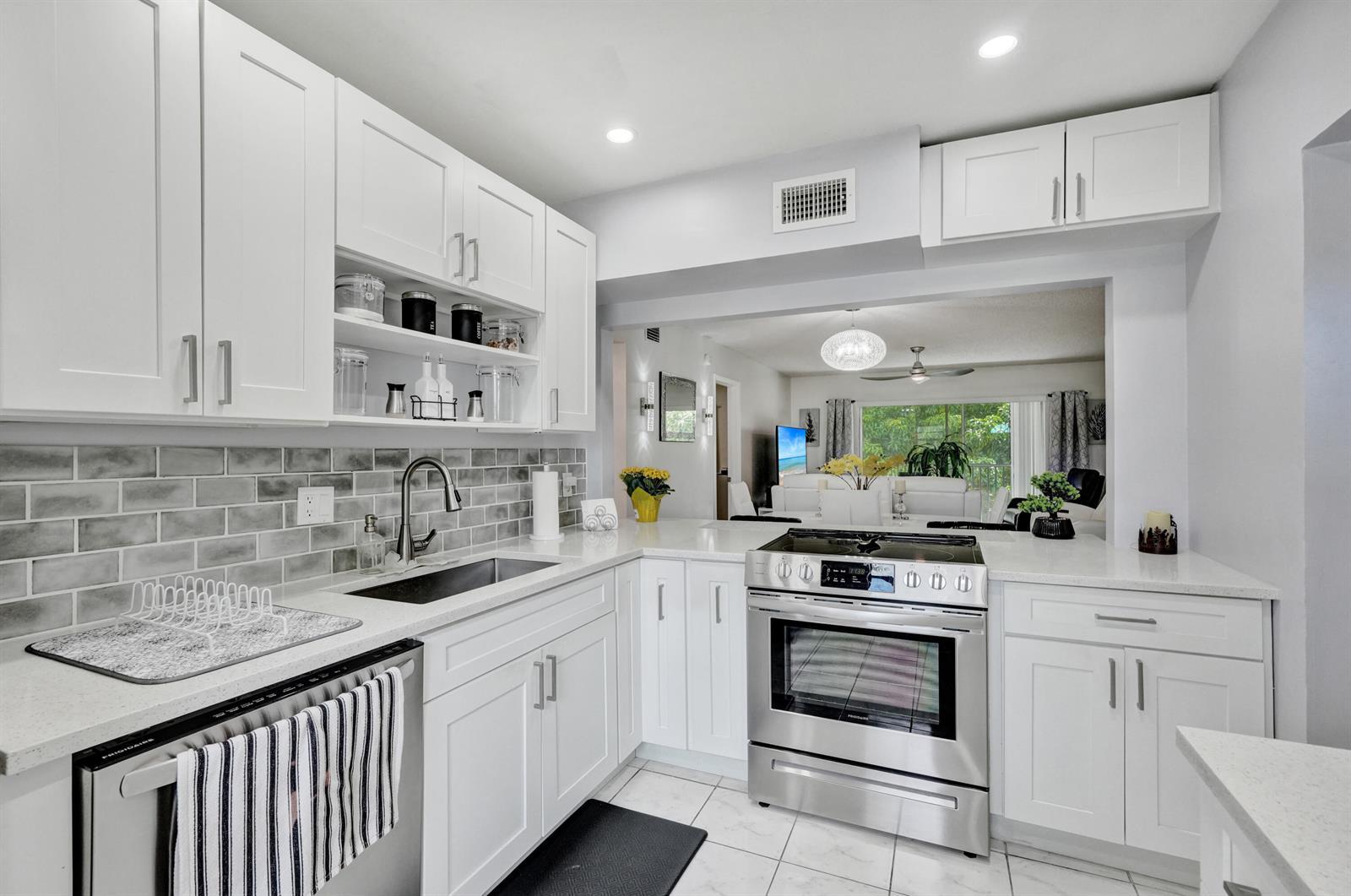 130 LAKE MERYL Drive # 227, West Palm Beach FL 33411 photo 4