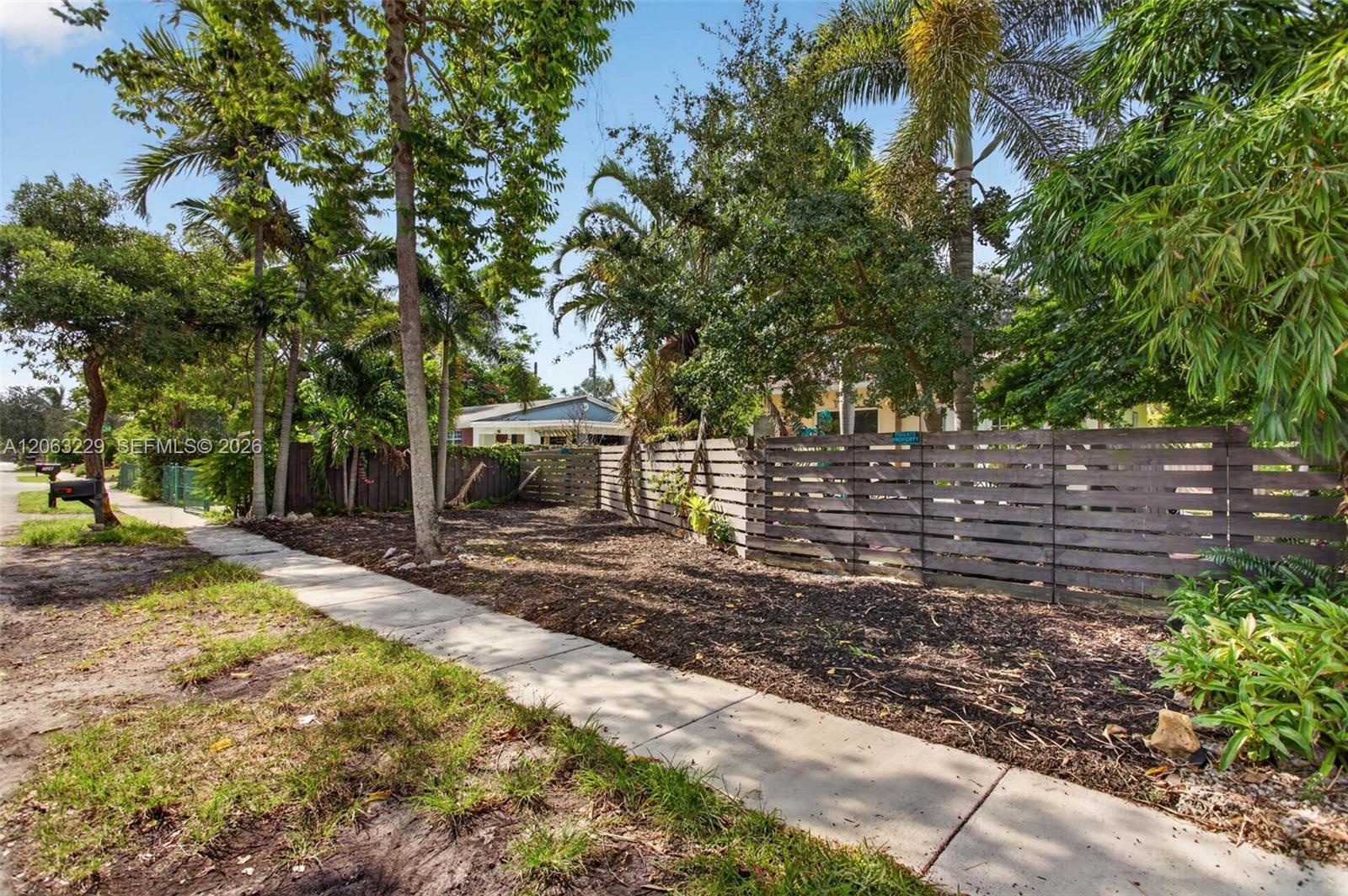 732 NW 18th St, Fort Lauderdale FL 33311 photo 2