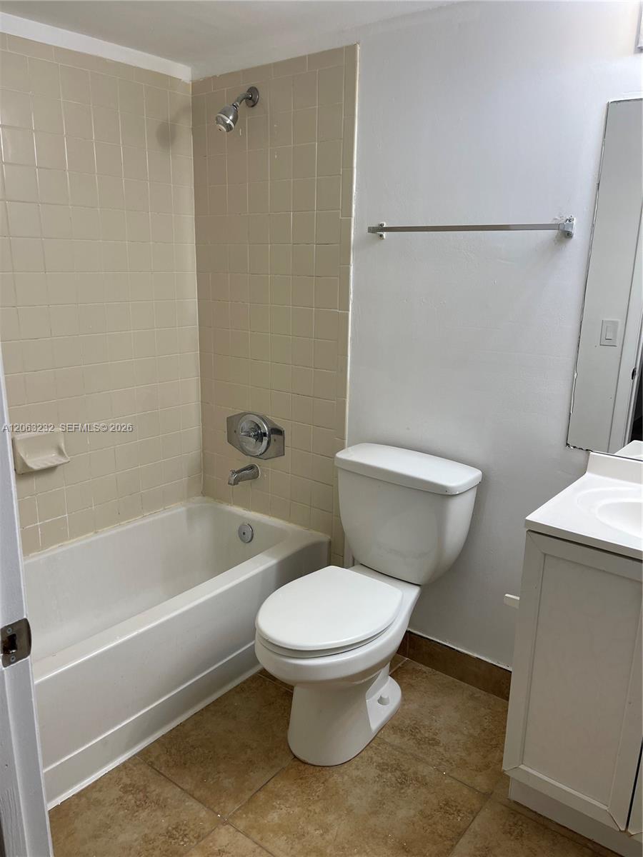 9491 S Palm Cir S # 203, Pembroke Pines FL 33025 photo 4