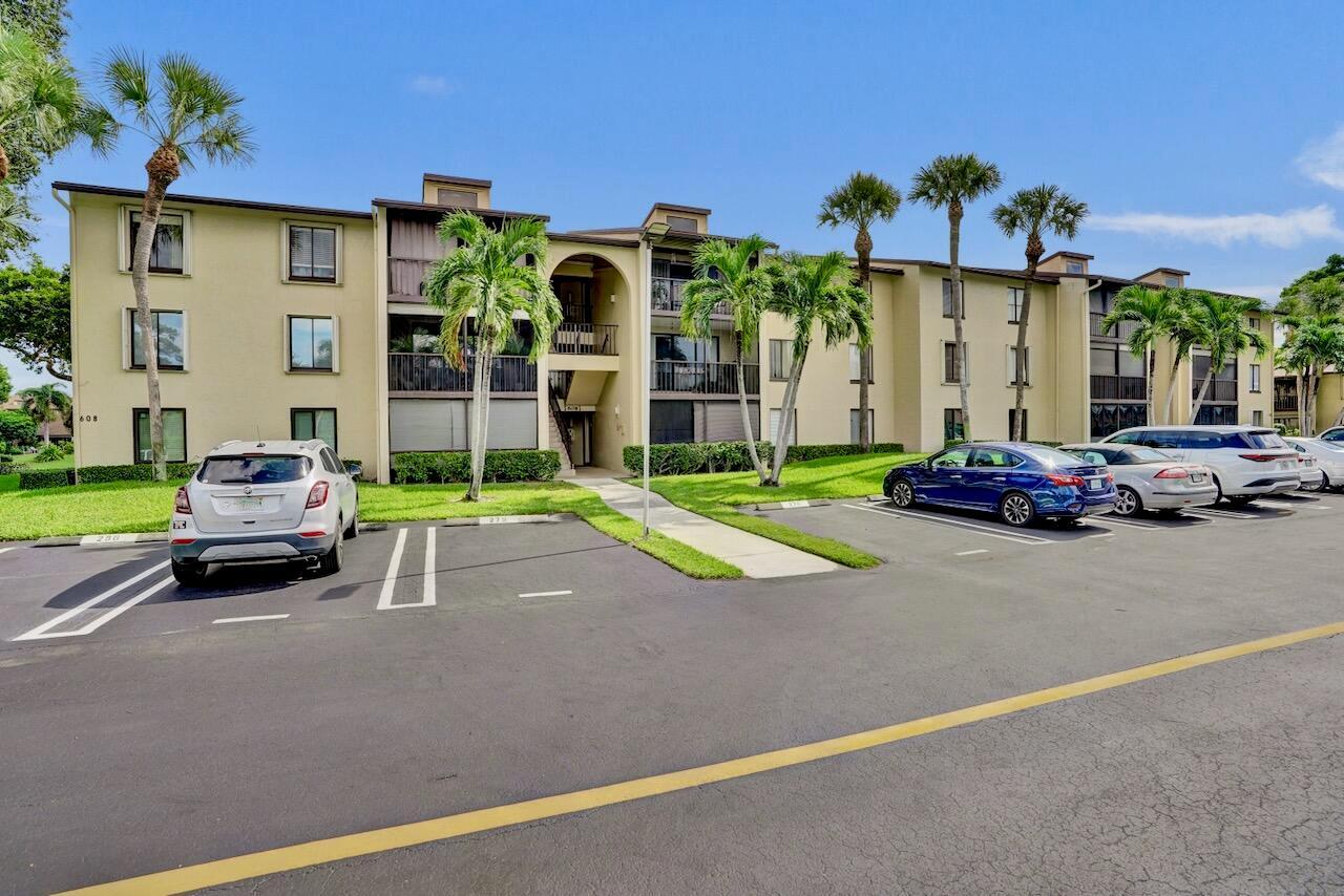 608 Sea Pine Way # E2, FL 33415 photo 3