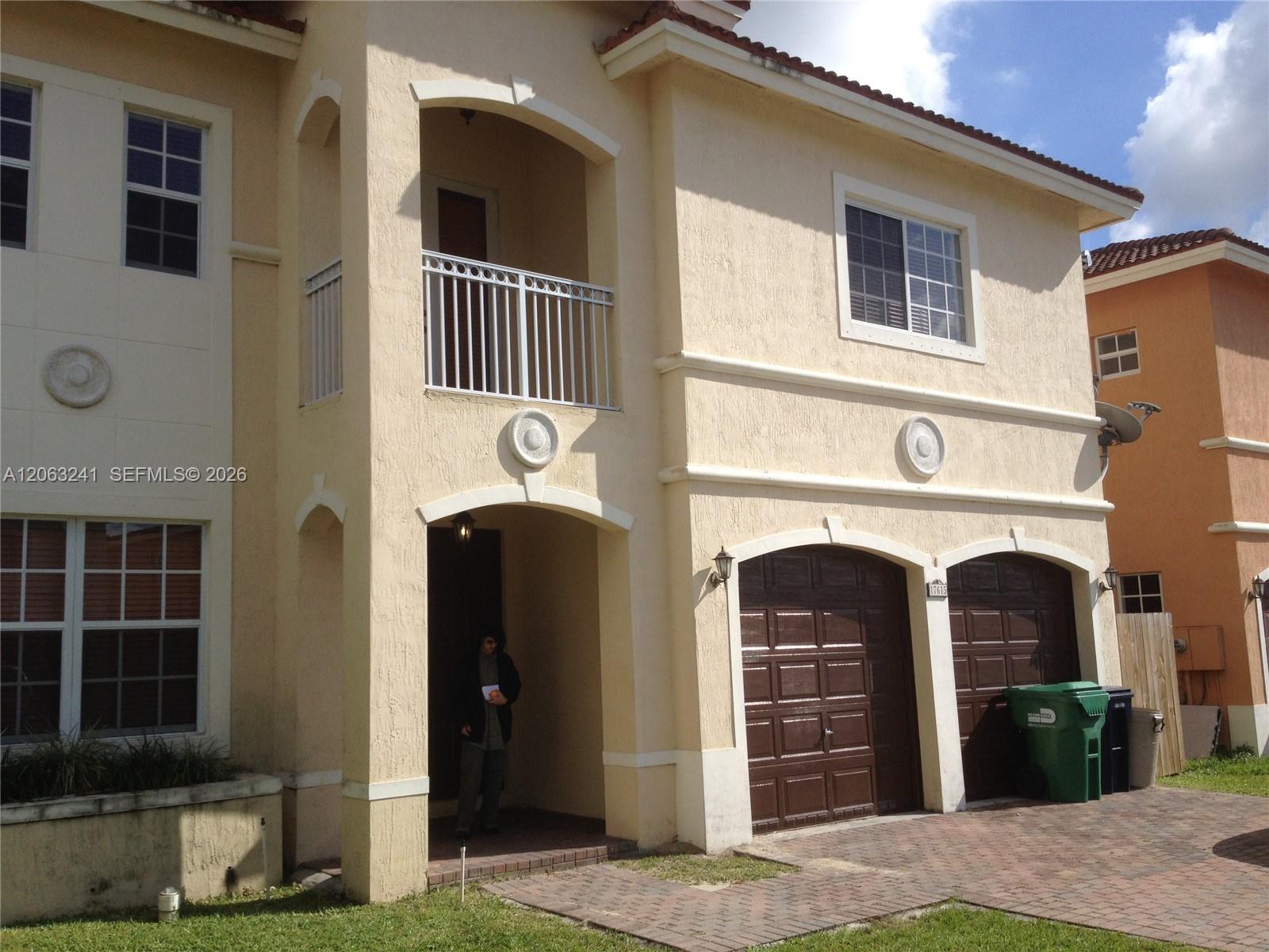 17615 SW 135th Ave, Miami FL 33177 photo 2