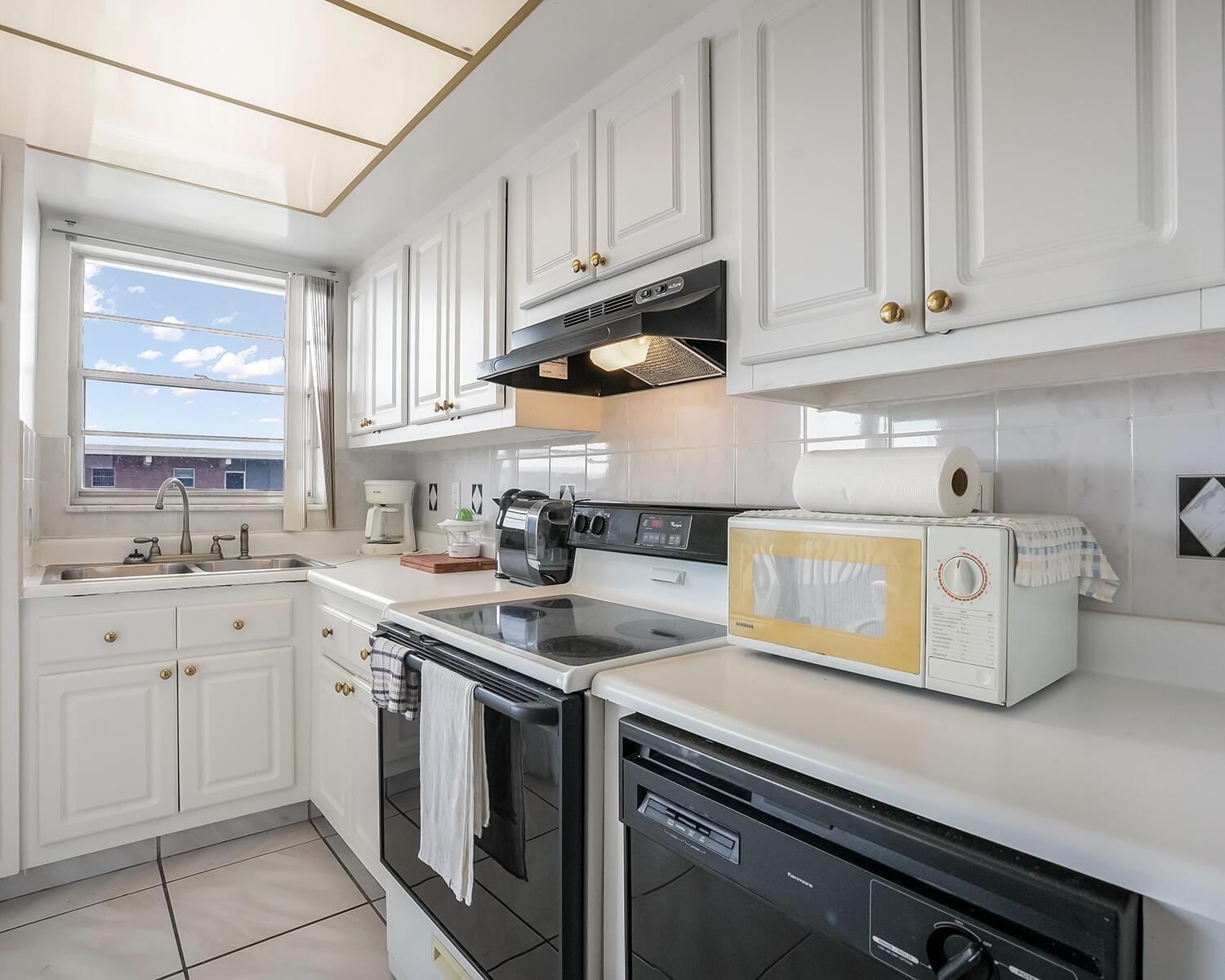 180 NE 12th Avenue # 15E, Hallandale Beach FL 33009 photo 2