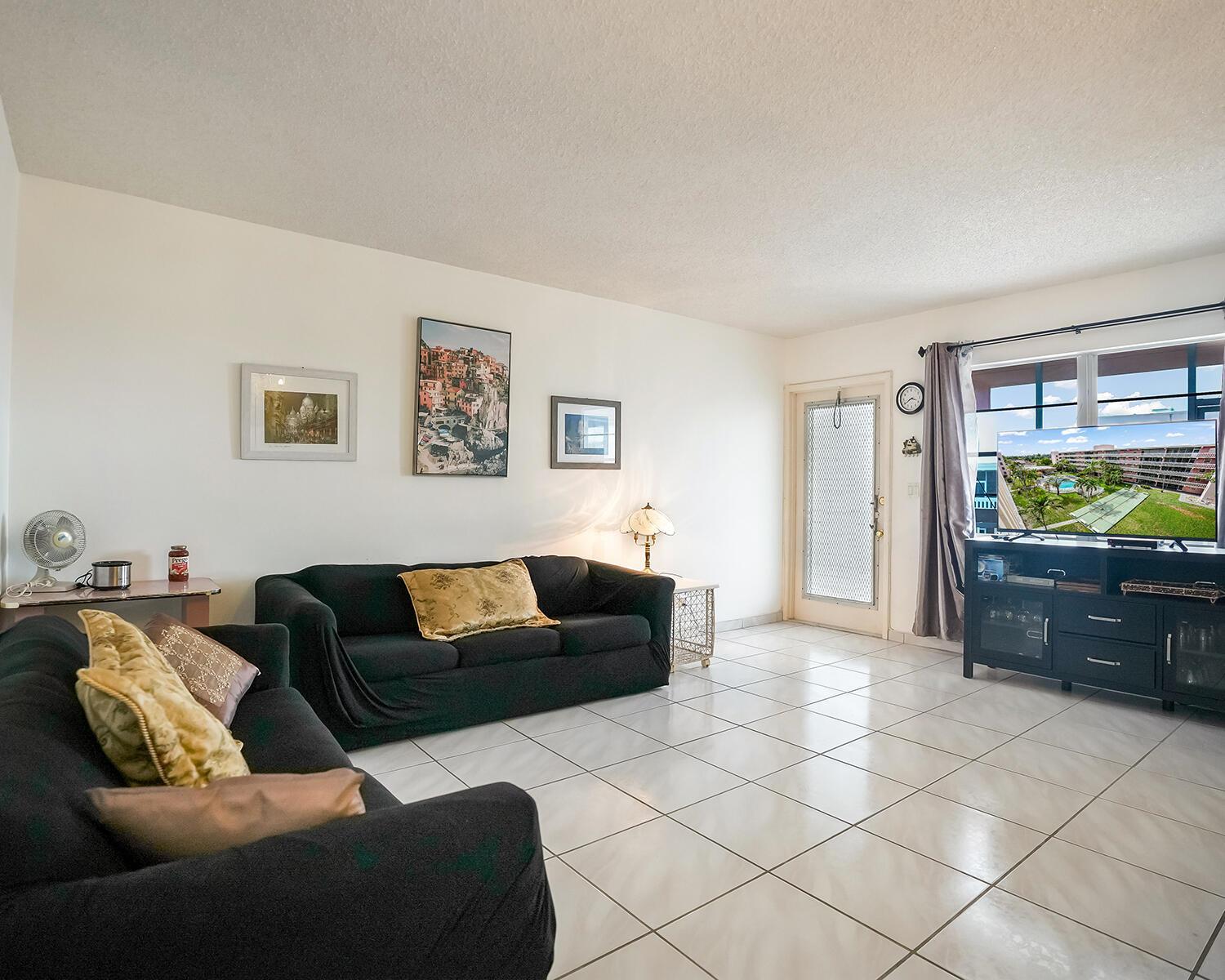 180 NE 12th Avenue # 15E, Hallandale Beach FL 33009 photo 3