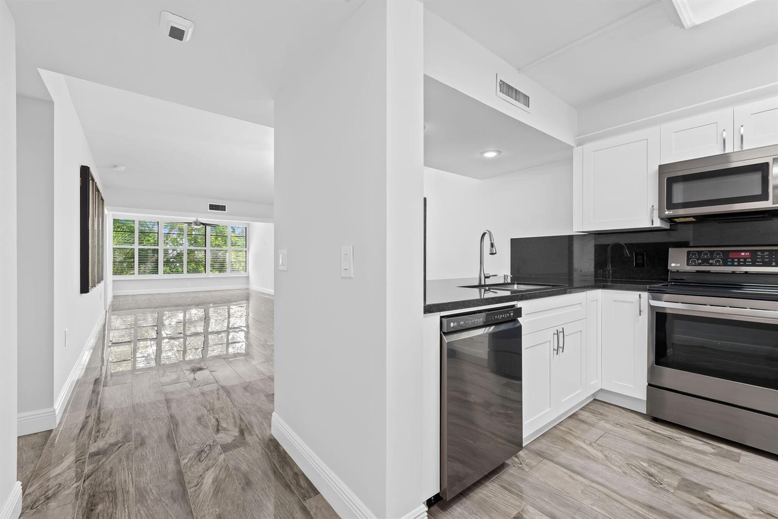 1502 Whitehall Drive # 403, Davie FL 33324 photo 3