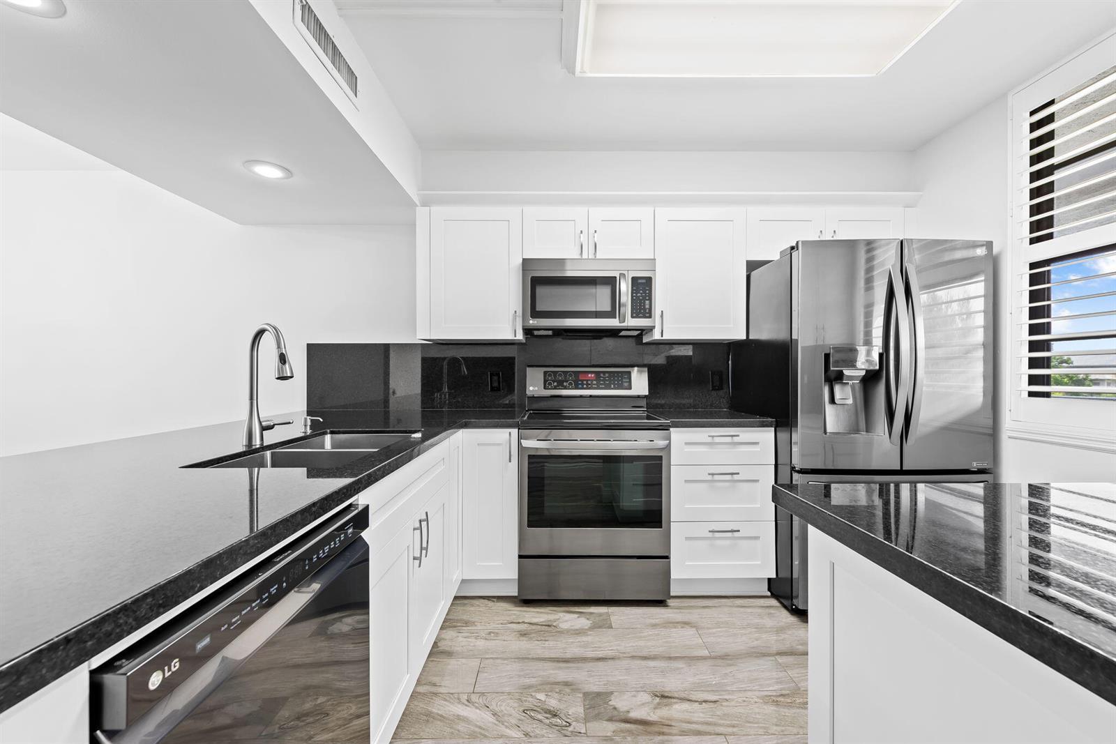 1502 Whitehall Drive # 403, Davie FL 33324 photo 4