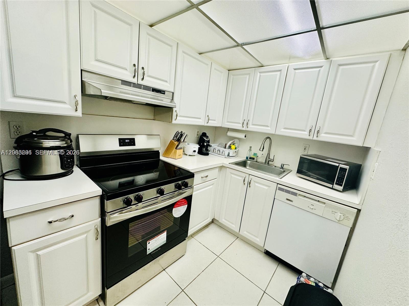 17530 NW 68th Ave # C4012, Hialeah FL 33015 photo 2