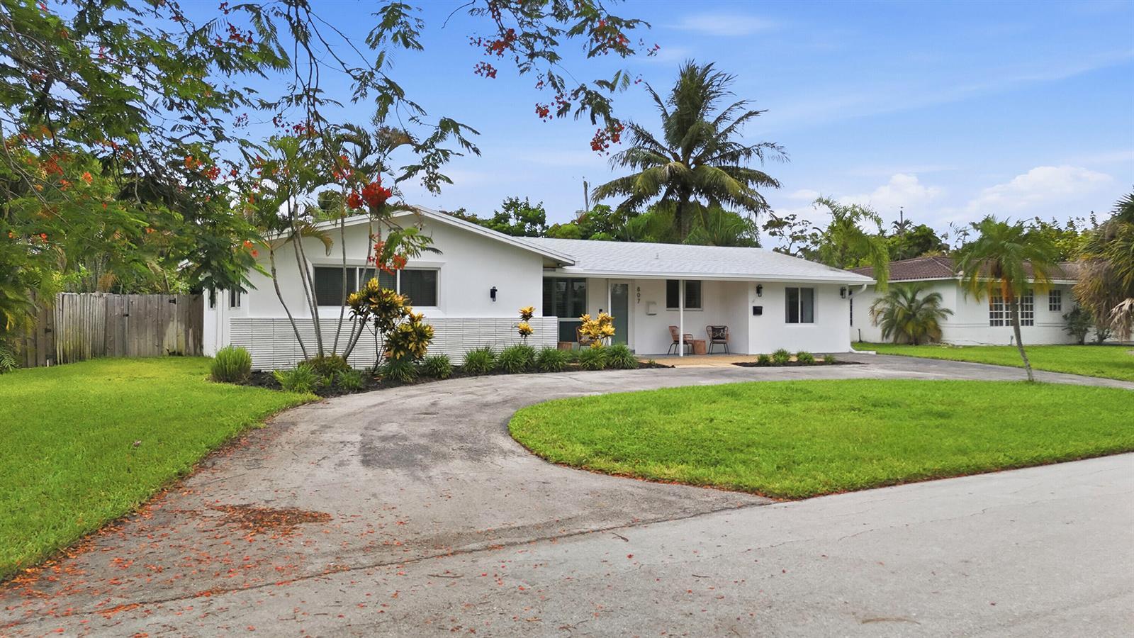 807 SE 9 Terrace, FL 33441 photo 2
