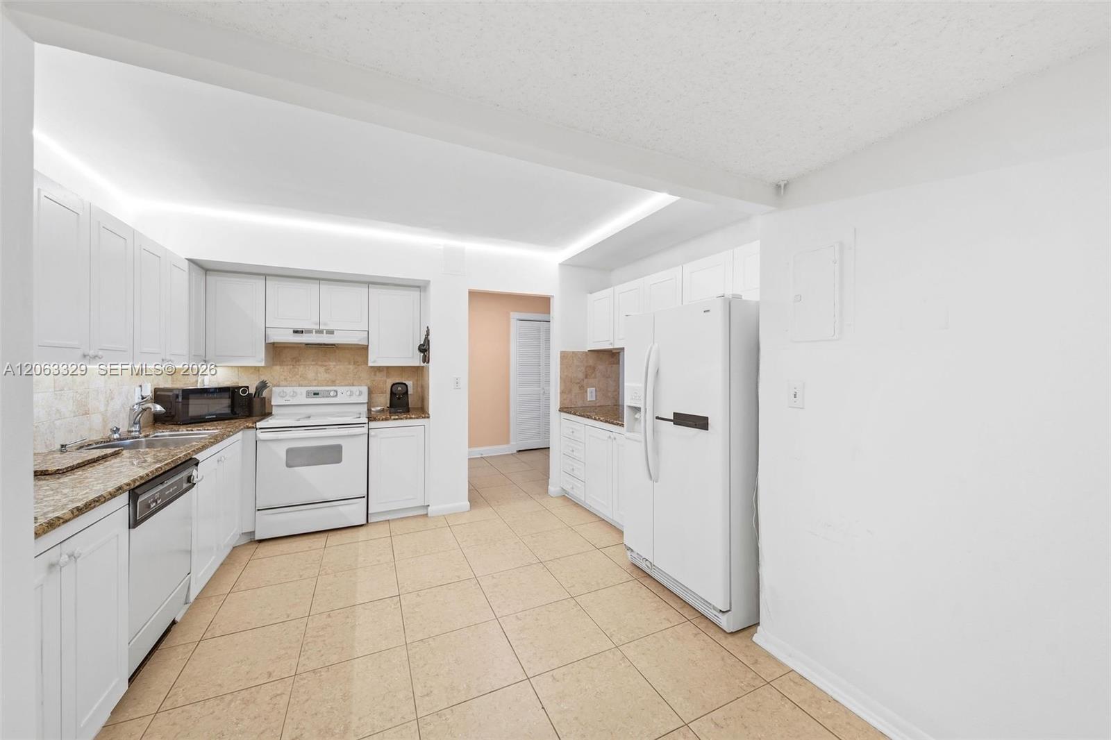 2500 Parkview Dr # 812, Hallandale Beach FL 33009 photo 5