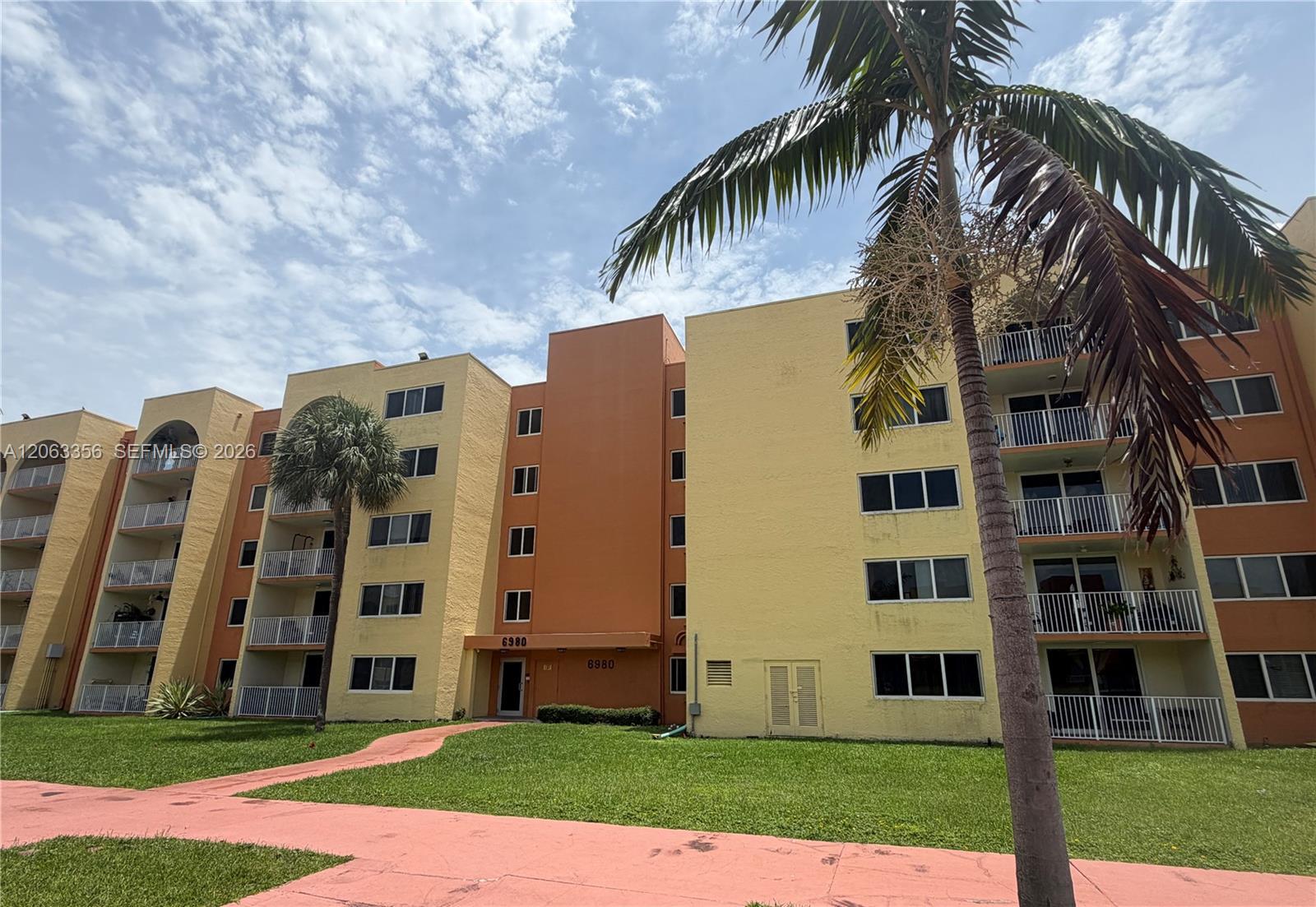 6980 NW 186th St # 423A, Hialeah FL 33015